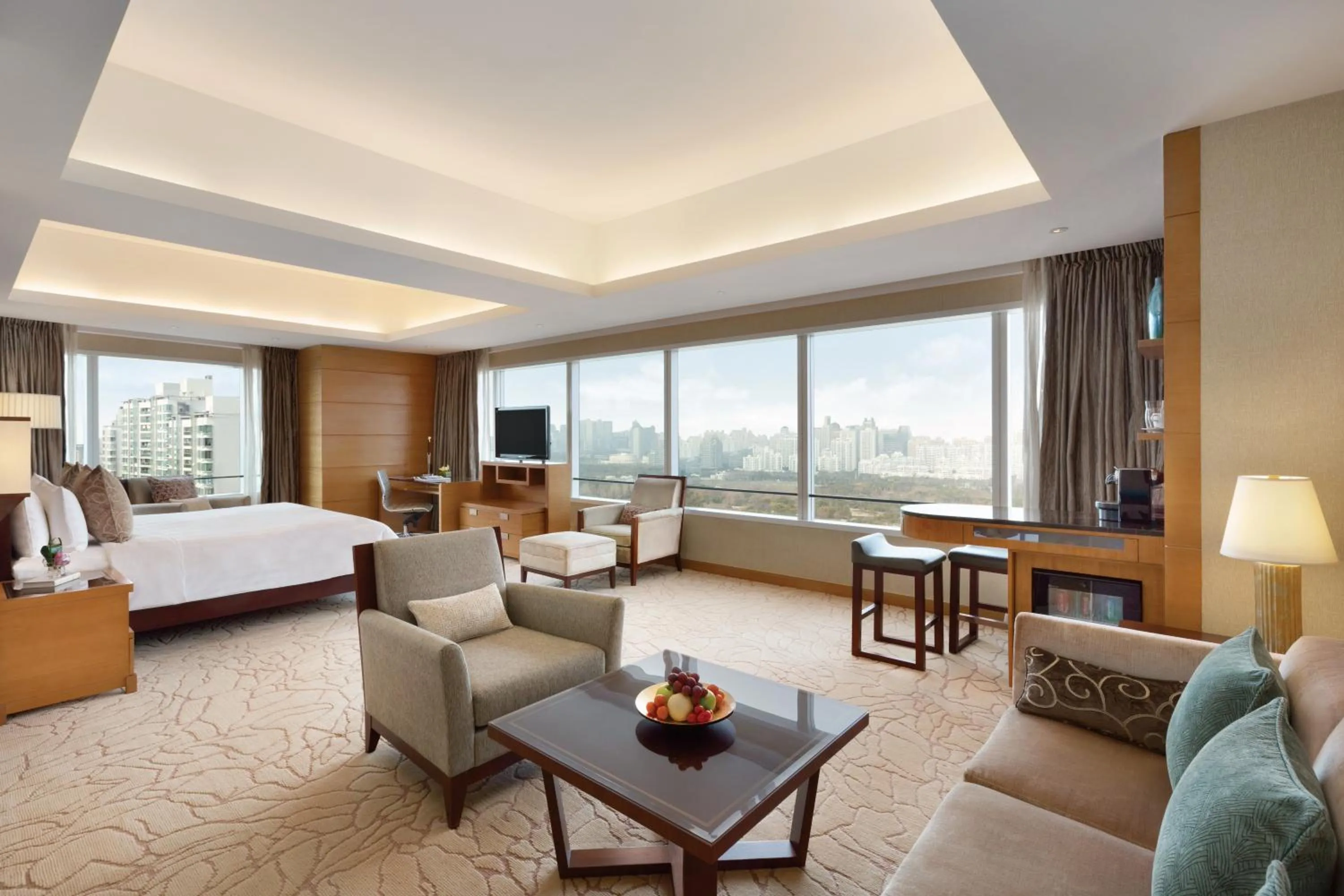 Photo of the whole room, Bed in Kerry Hotel Pudong, Shanghai - Indoor Connecting to Shanghai New International Expo Centre