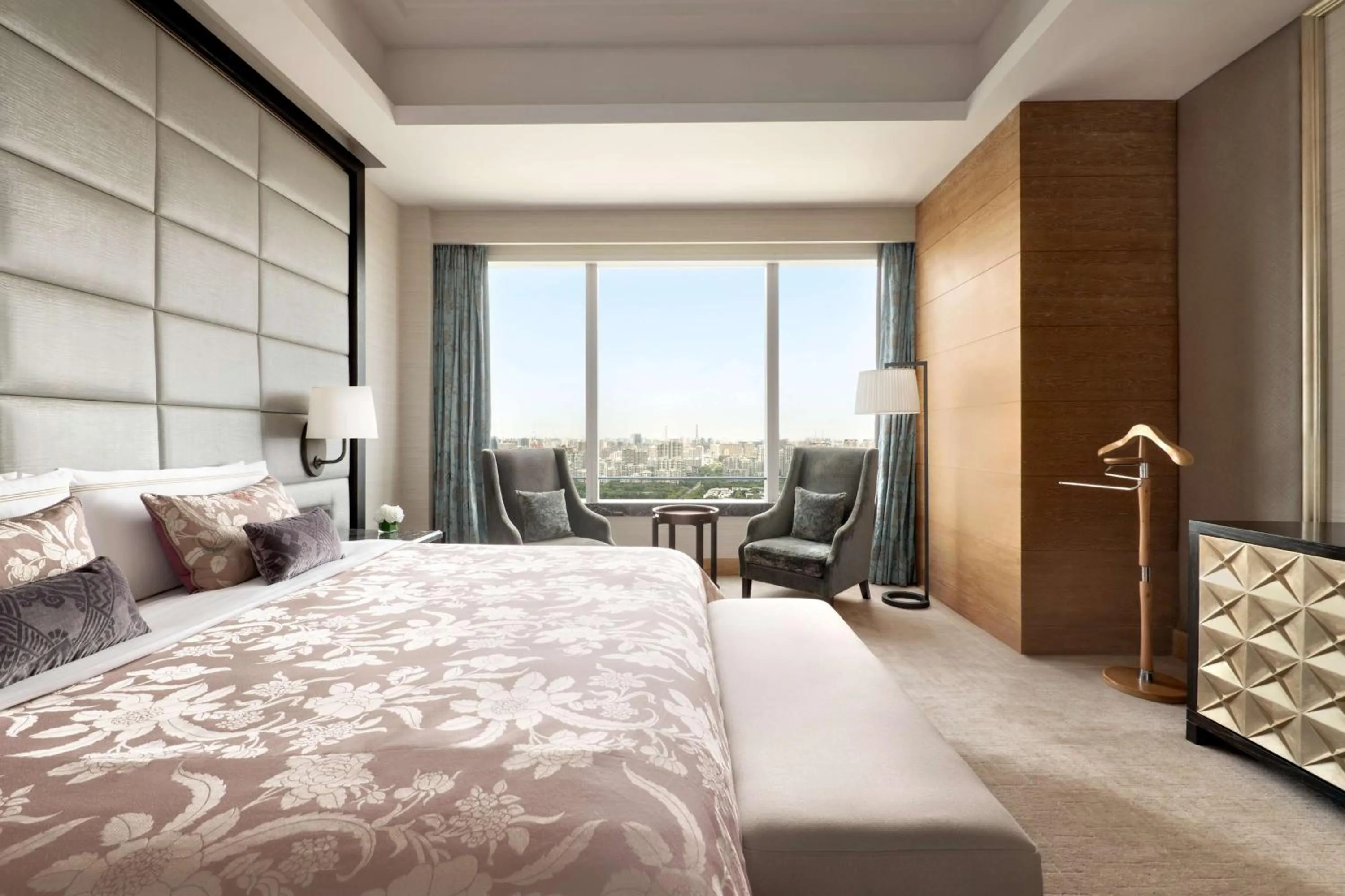 Photo of the whole room, Bed in Kerry Hotel Pudong, Shanghai - Indoor Connecting to Shanghai New International Expo Centre