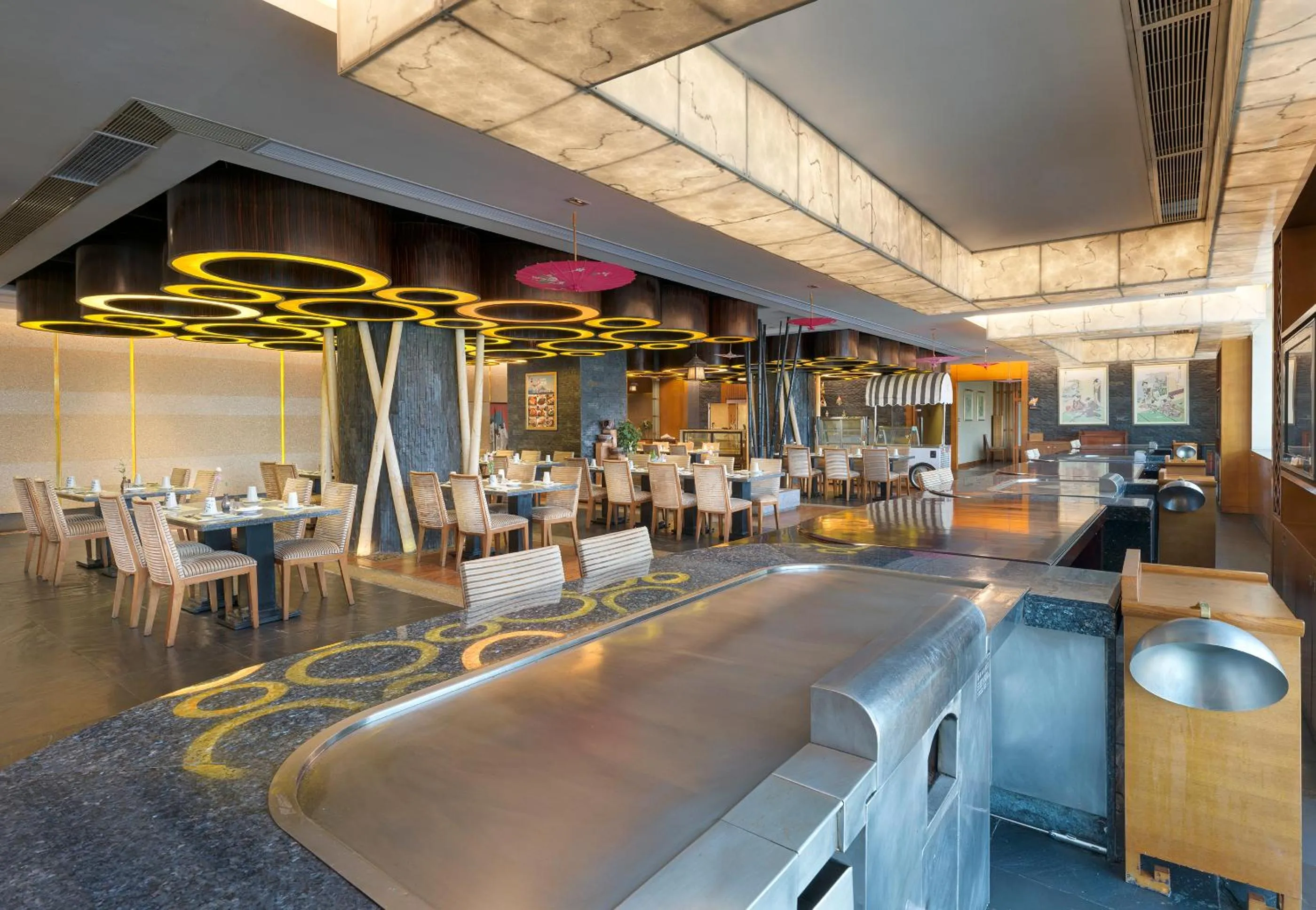 Restaurant/places to eat in Regal Palace Hotel