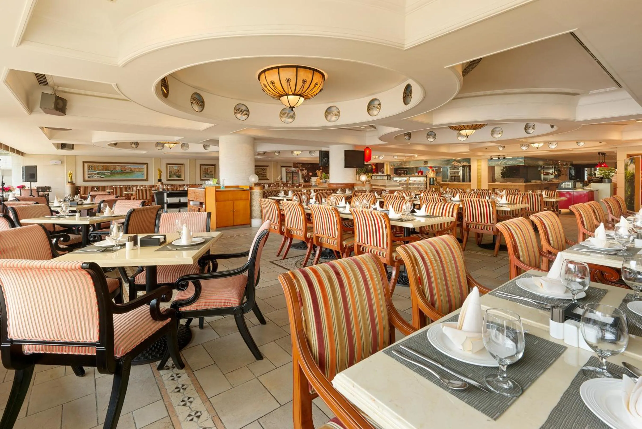 Restaurant/places to eat in Regal Palace Hotel