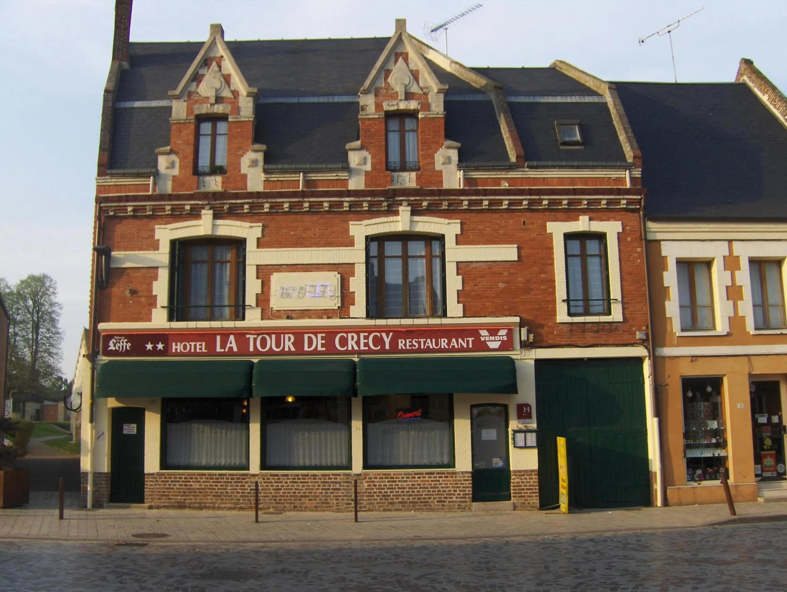 Facade/entrance in La Tour de Crecy