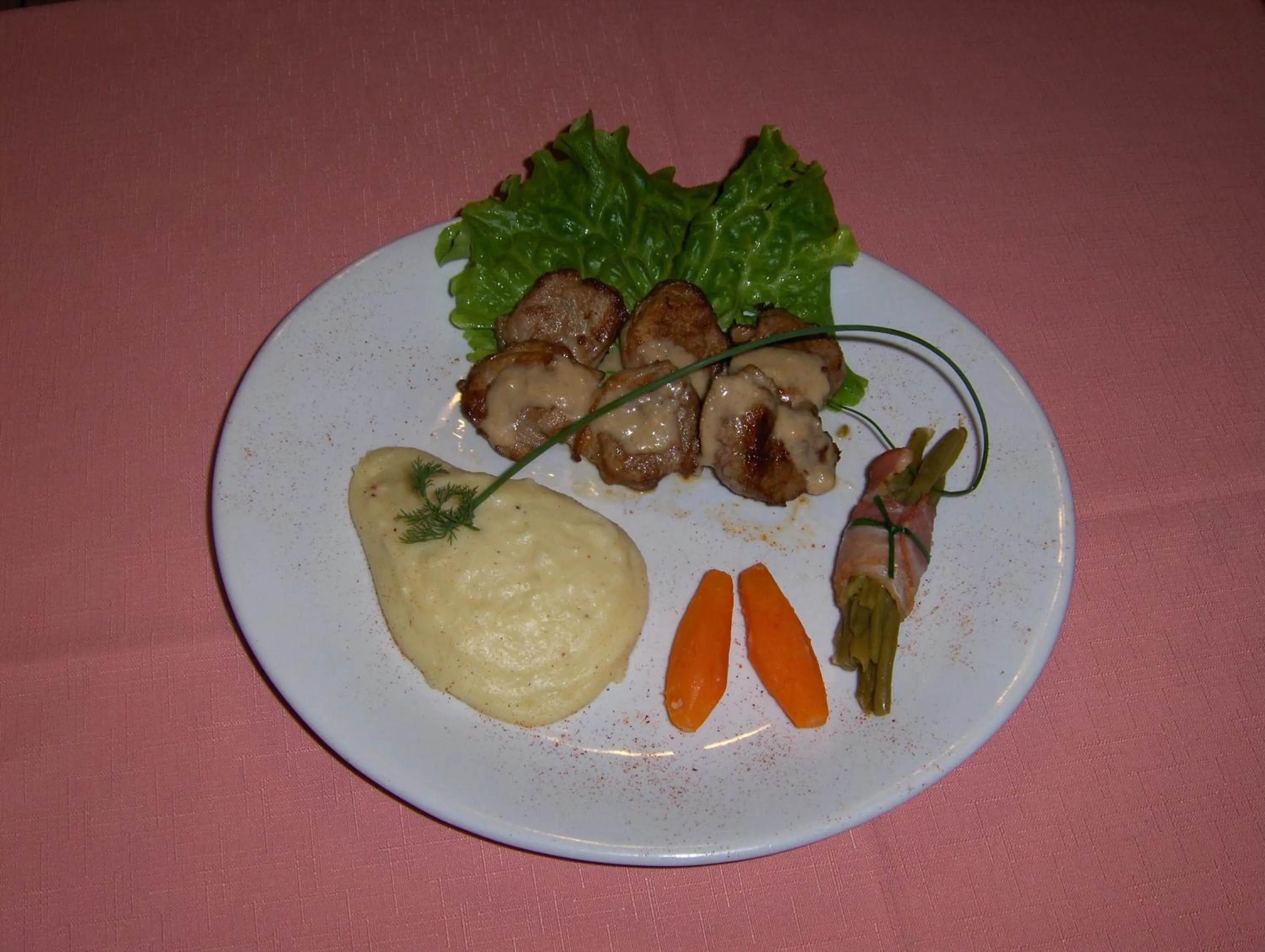 Food and drinks in La Tour de Crecy