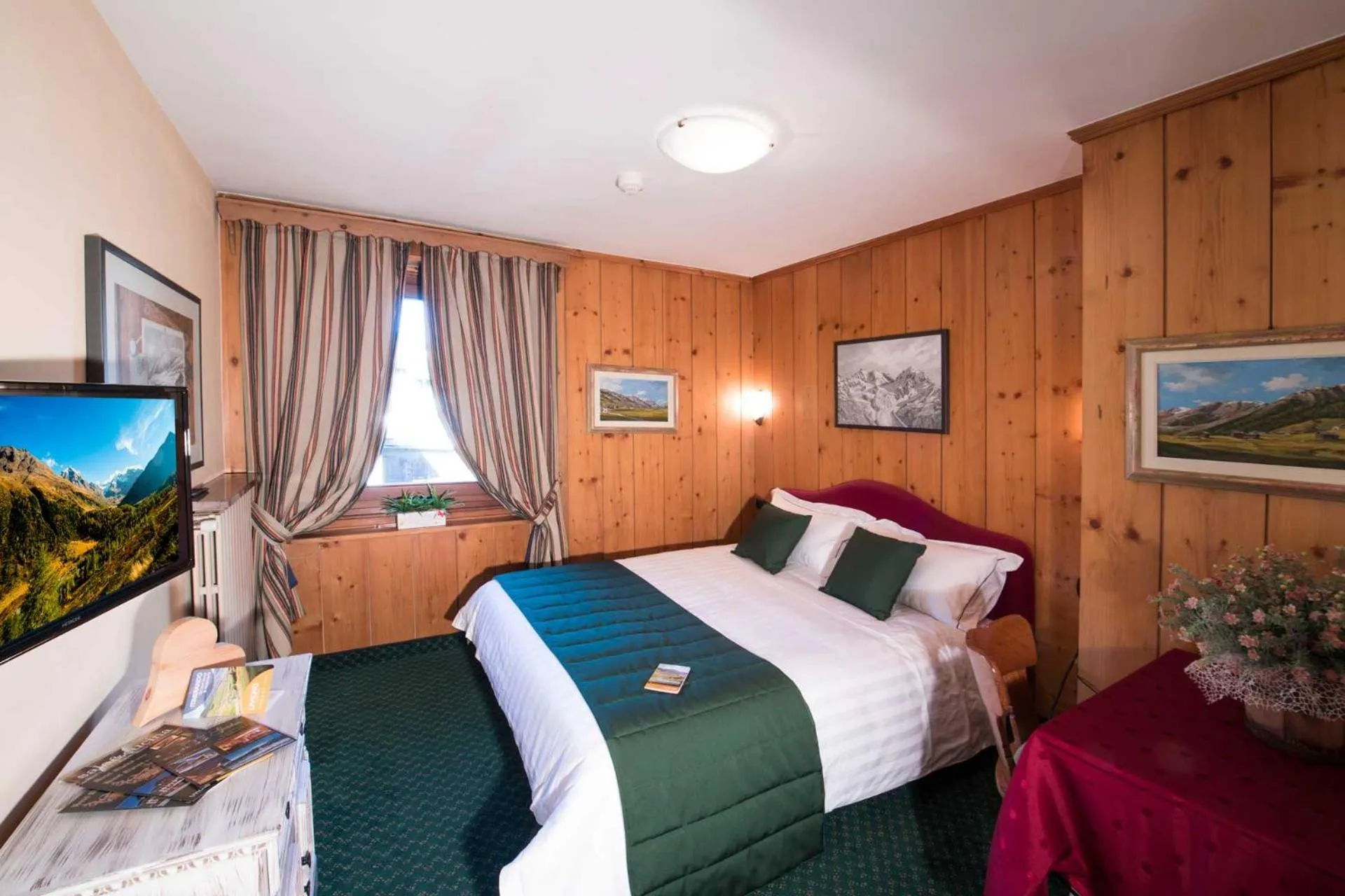 Photo of the whole room, Bed in Hotel Alpina