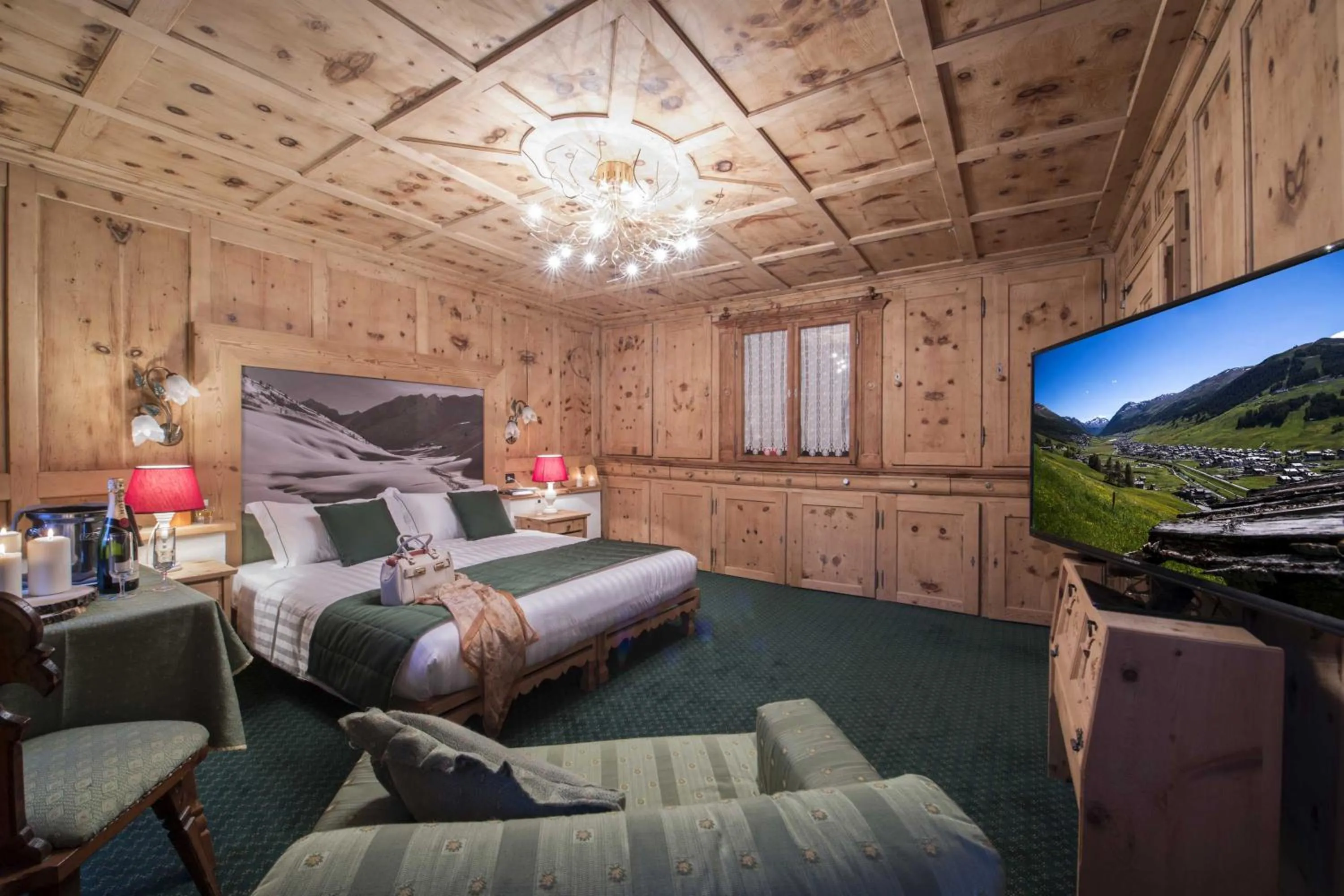 TV and multimedia, Bed in Hotel Alpina