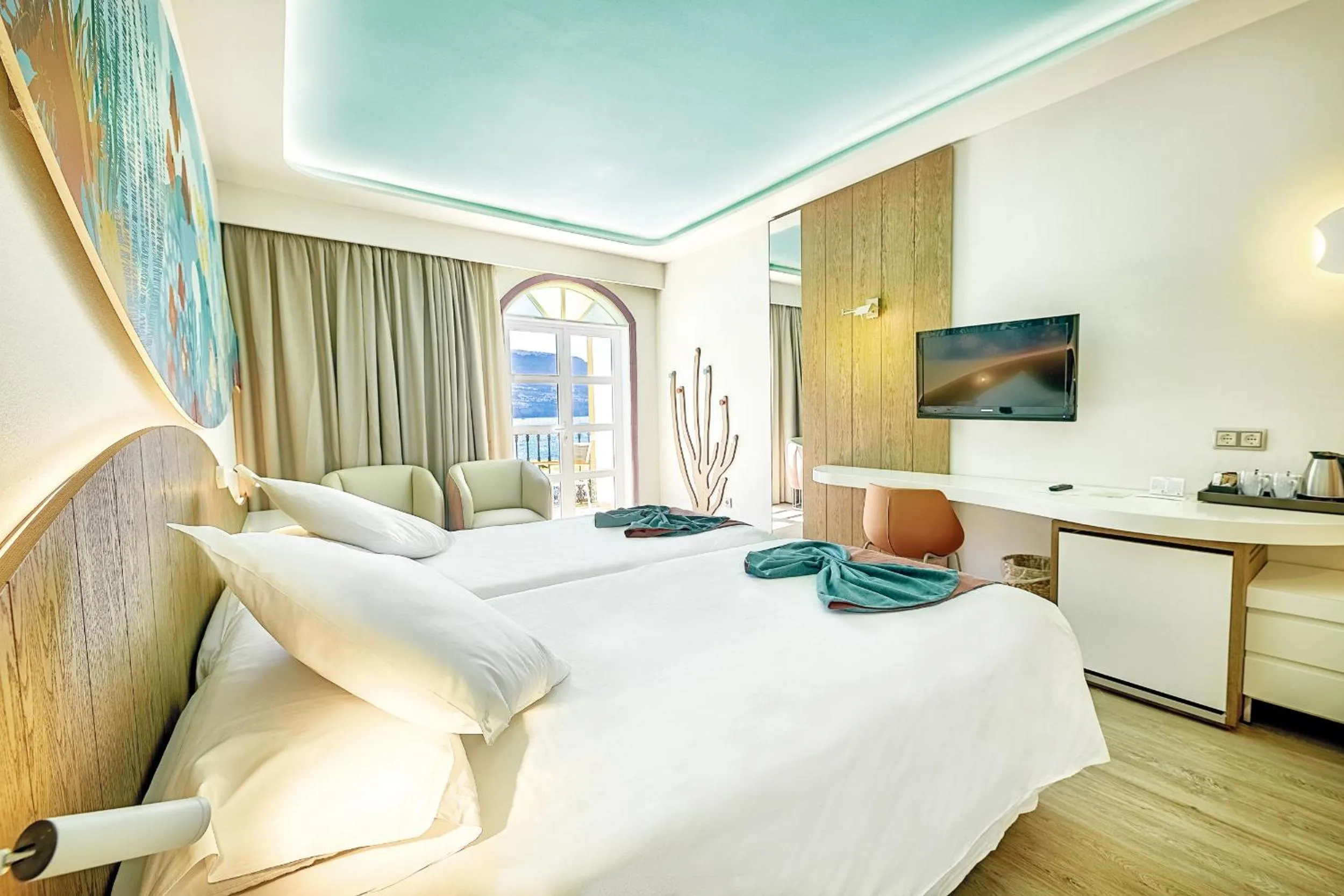 Photo of the whole room, Bed in Hotel LIVVO Puerto de Mogán