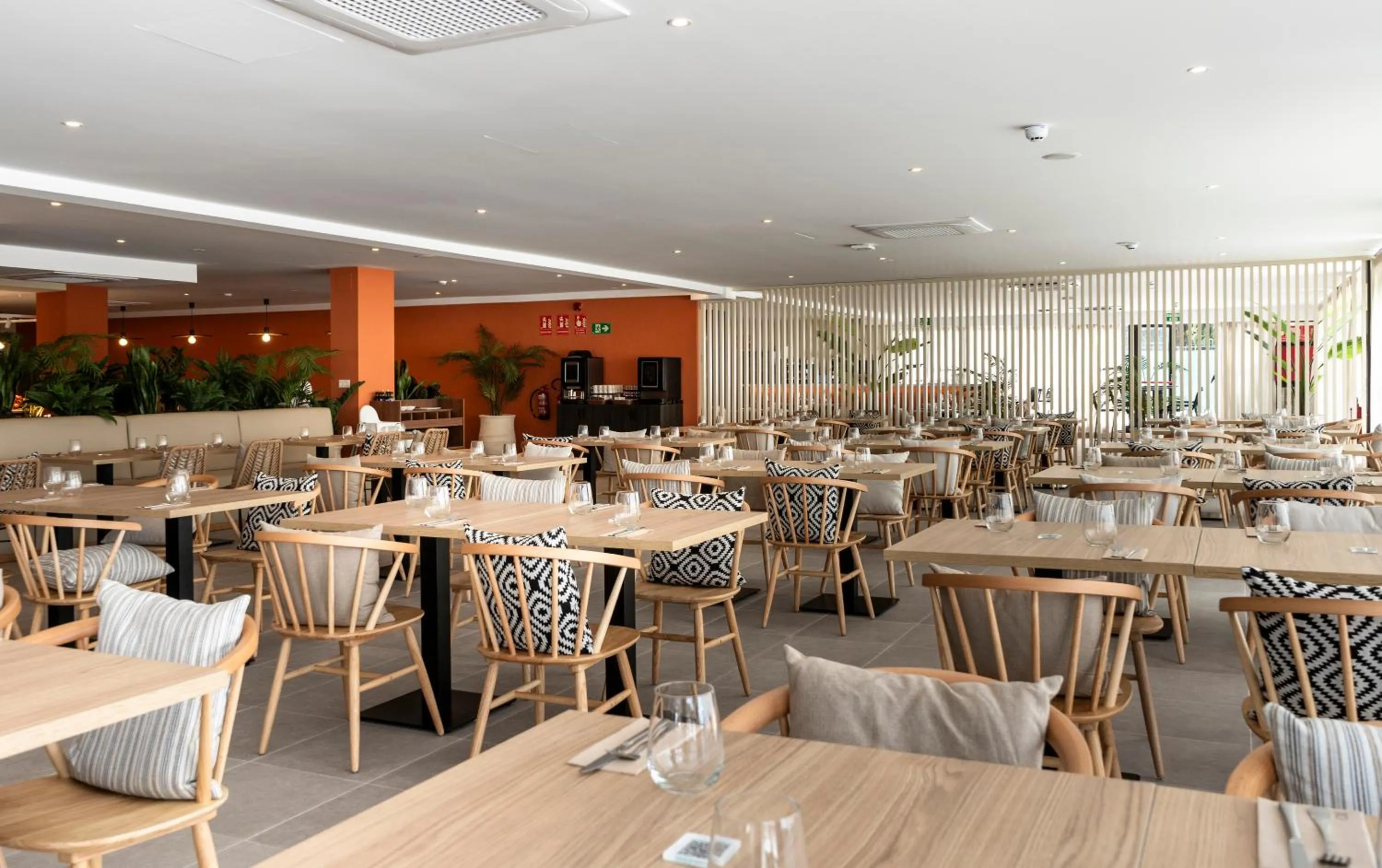 Restaurant/places to eat in Ona Alborada