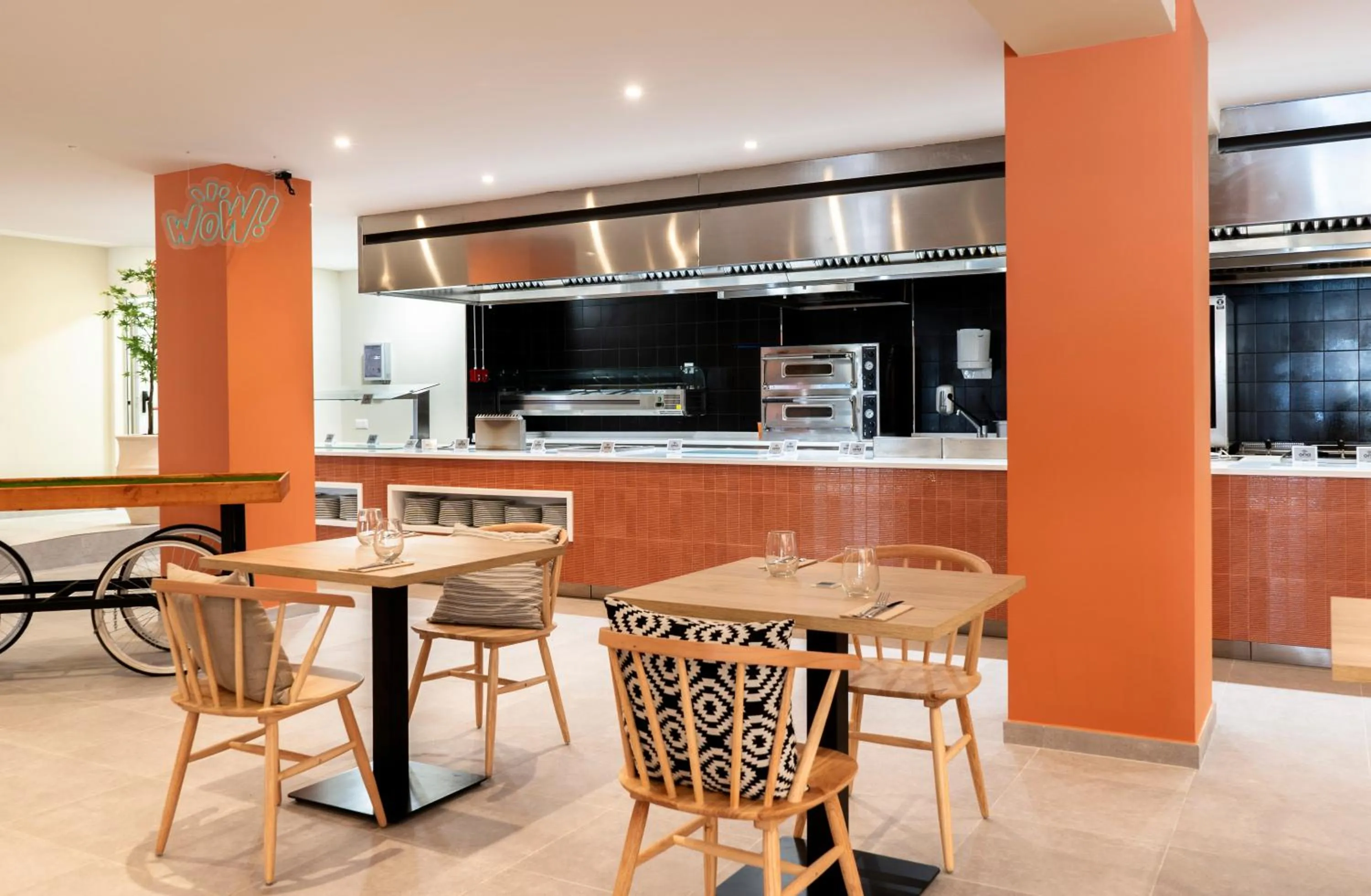 Restaurant/places to eat in Ona Alborada