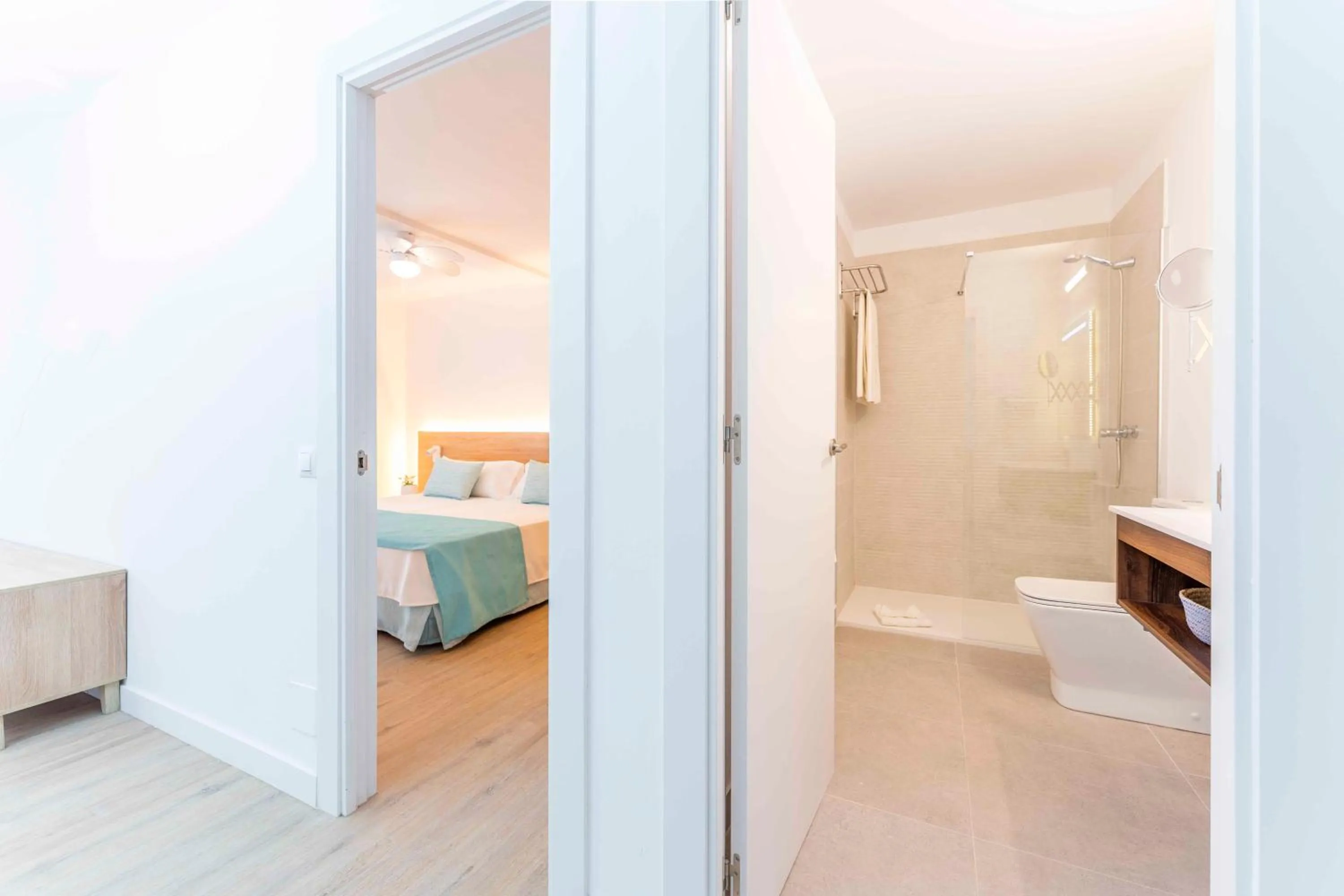 Bathroom, Bed in Ona Alborada