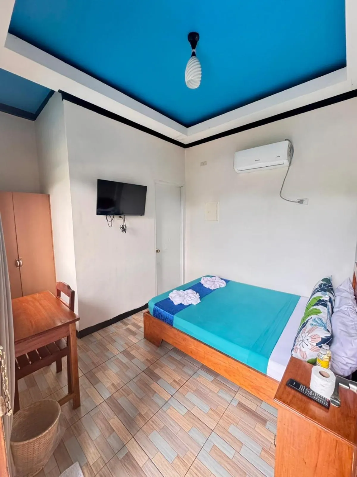 Bed in Mariner's Pension House