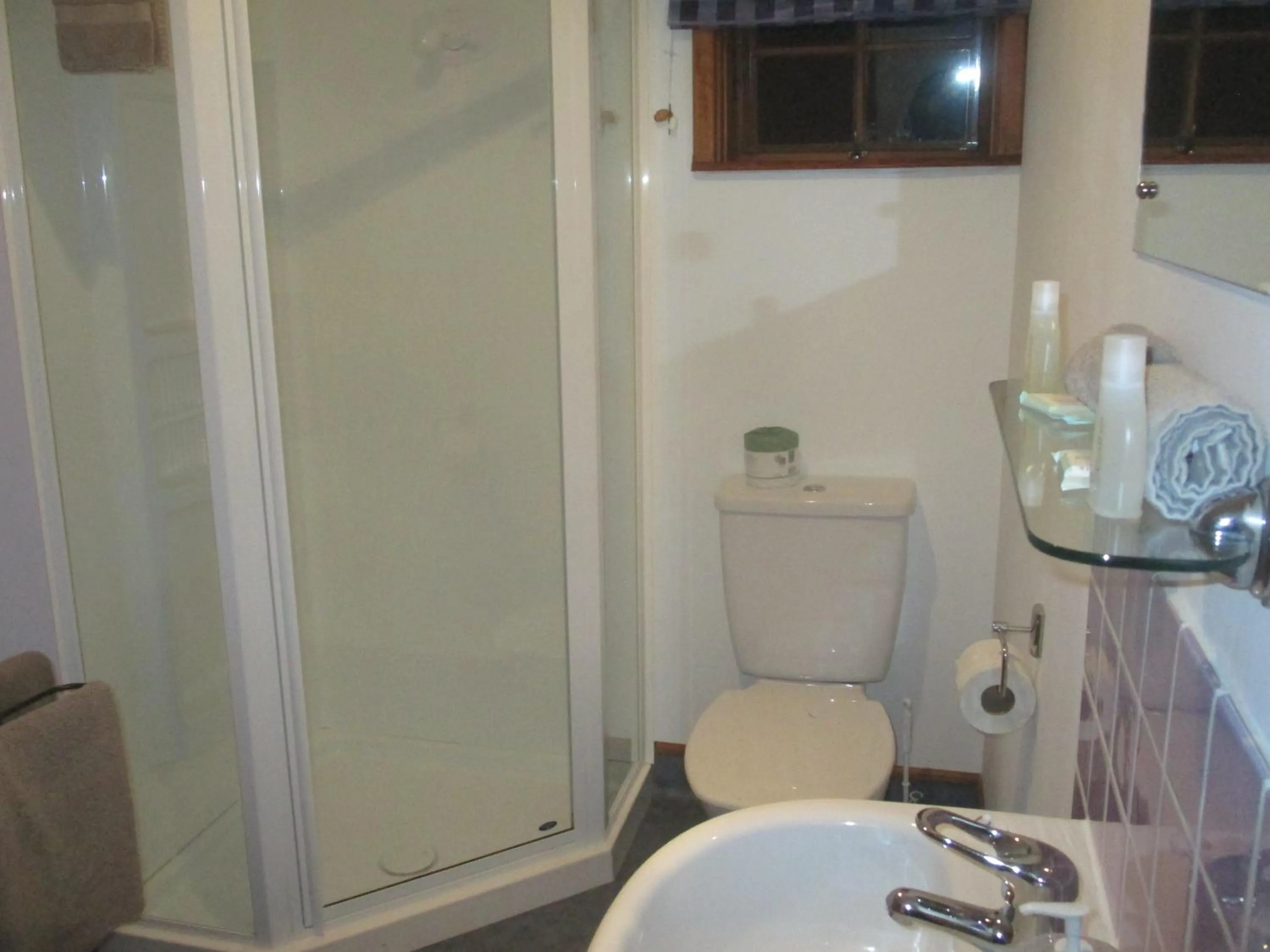 Shower in Mountain Heights Lodge