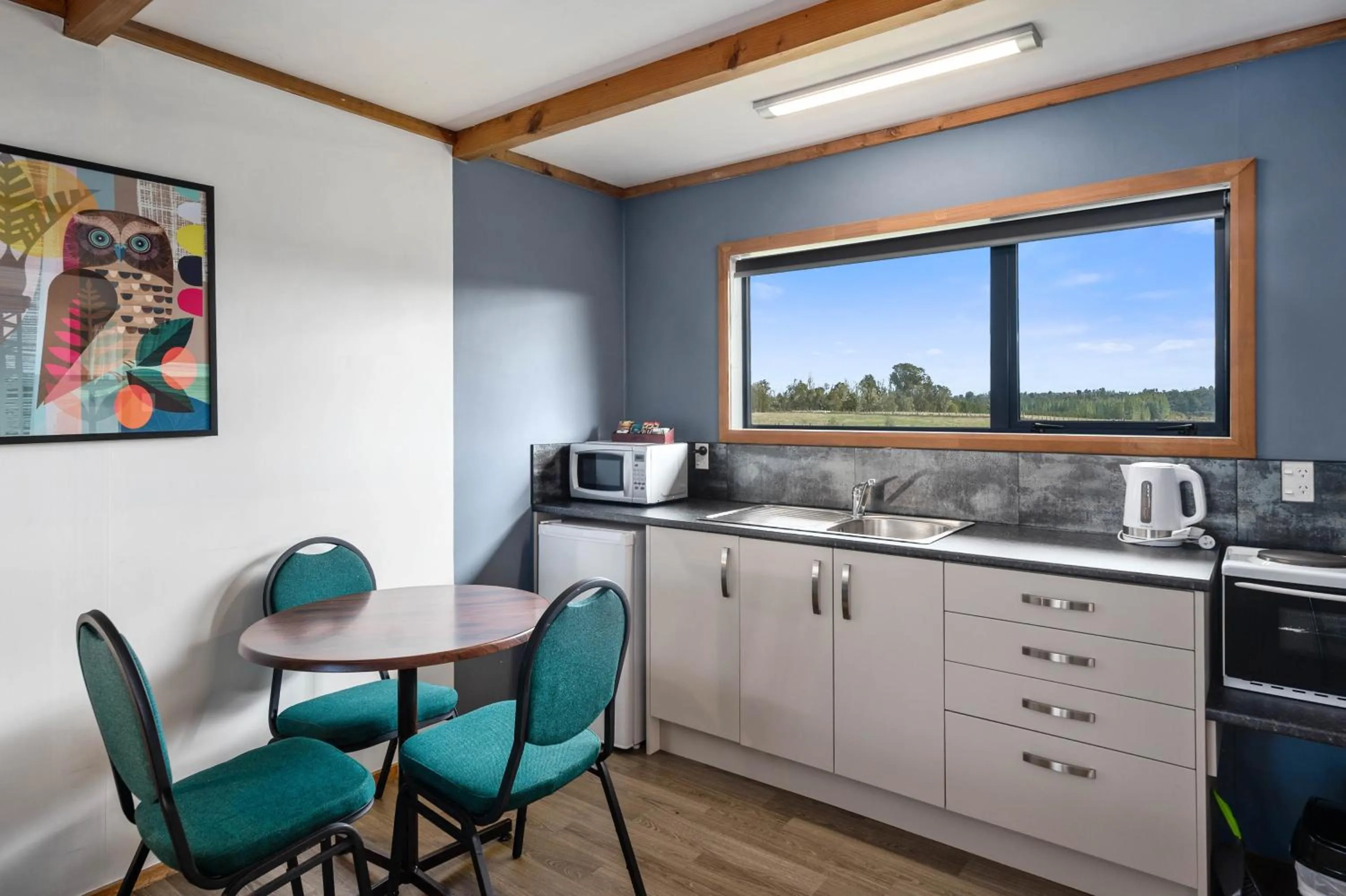 Kitchen or kitchenette in Mountain Heights Lodge