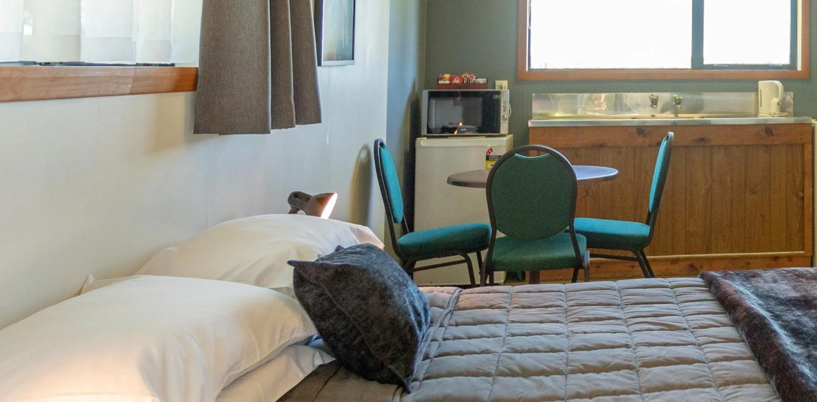 Bed in Mountain Heights Lodge