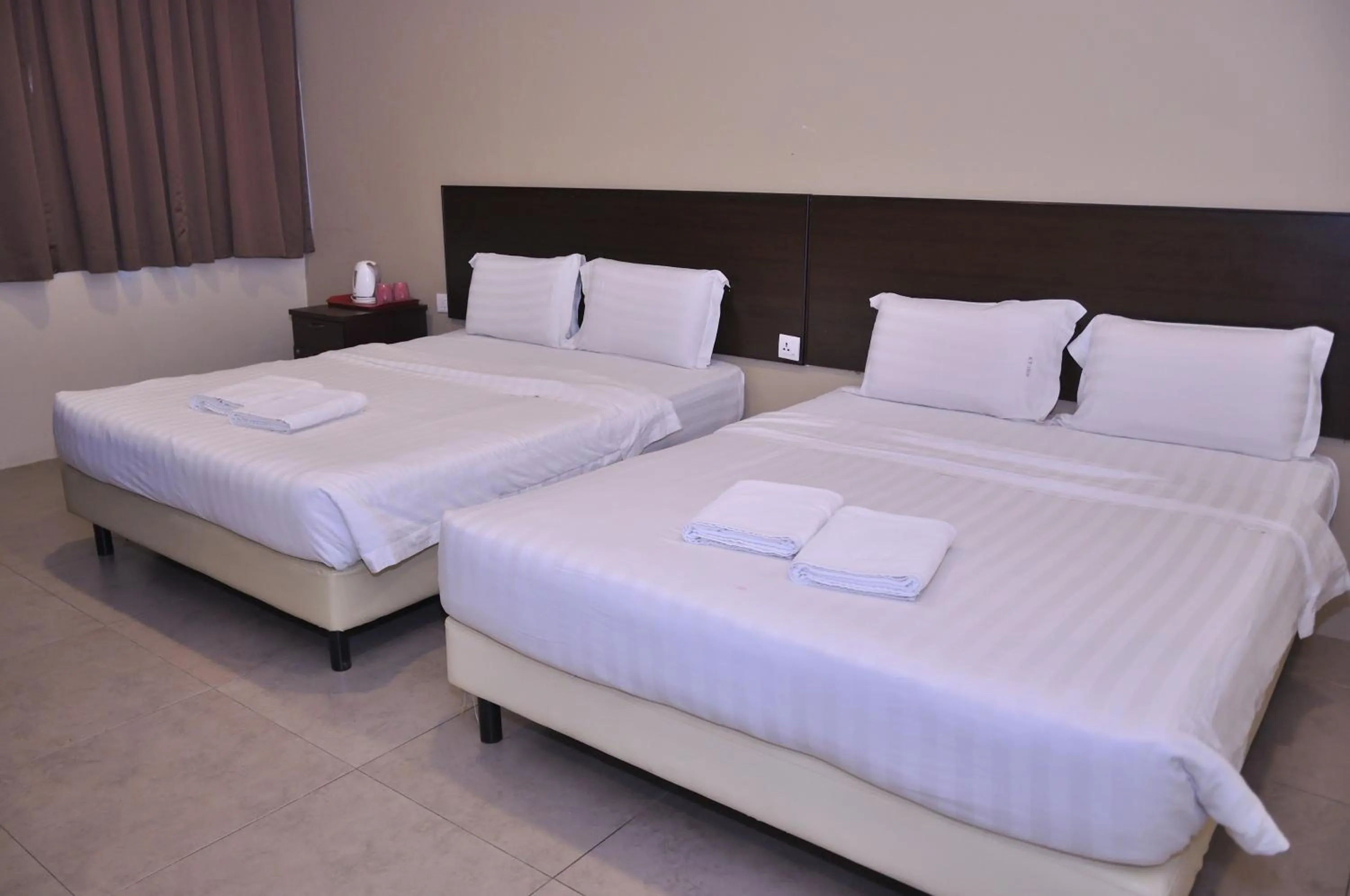 Photo of the whole room, Bed in Kuching Transit Inn