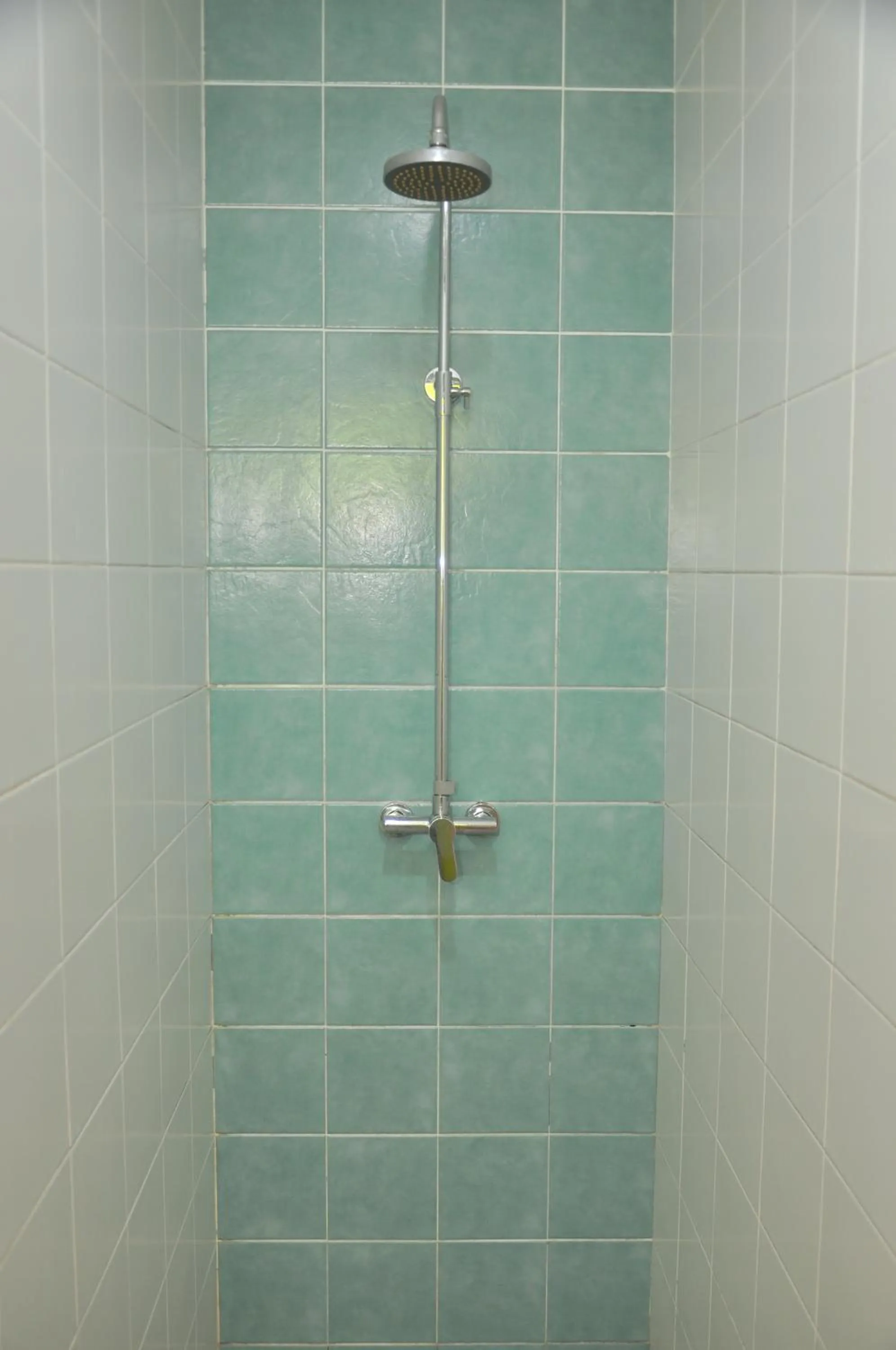 Shower in Kuching Transit Inn
