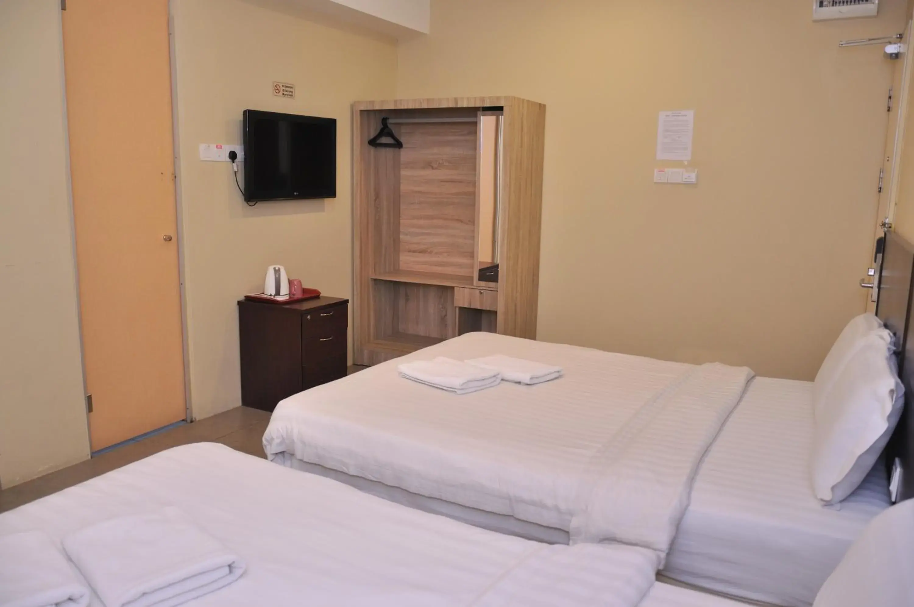 Family Deluxe (without window) in Kuching Transit Inn Family Deluxe (without window) in Kuching Transit Inn