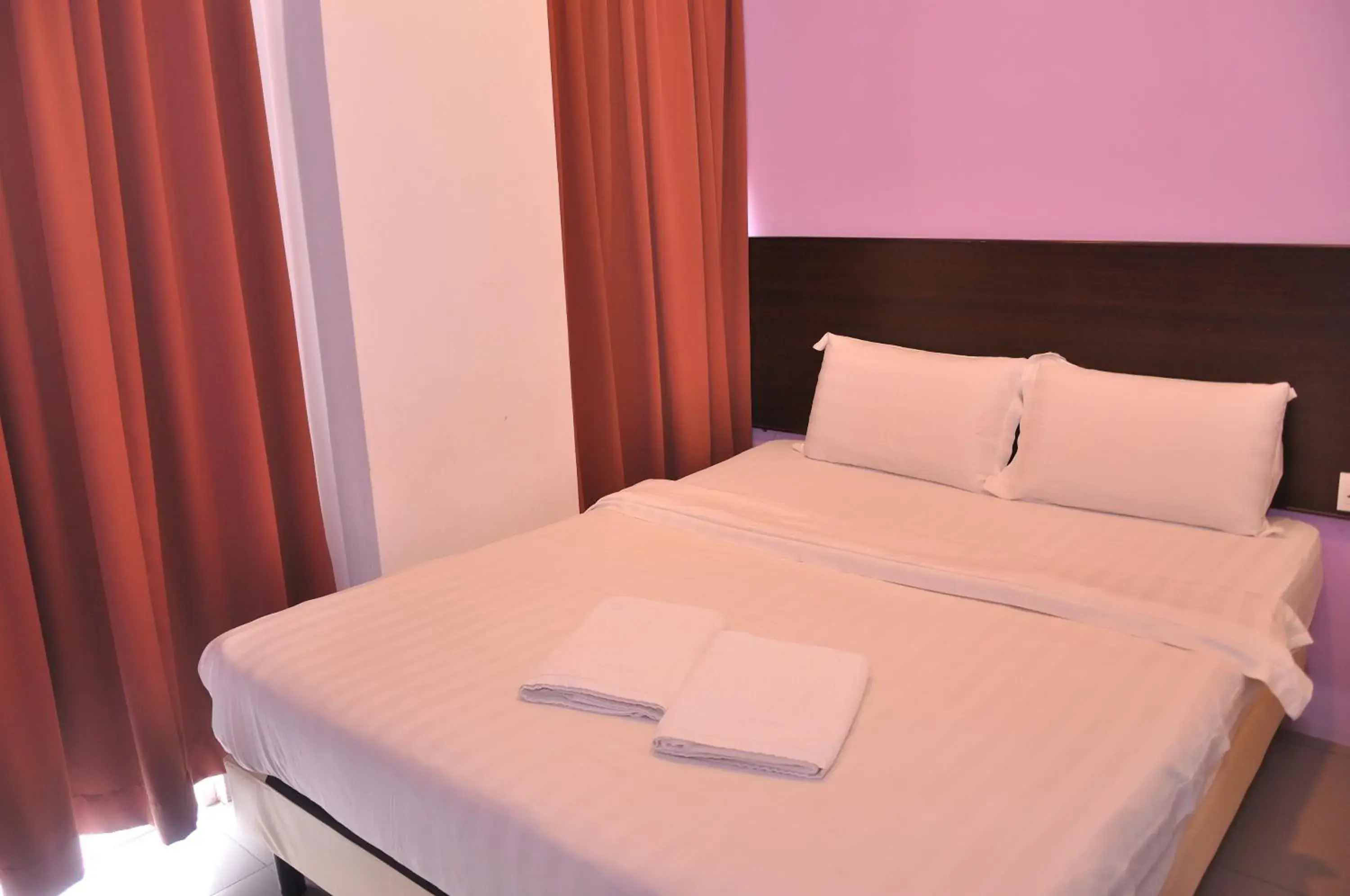 Photo of the whole room, Bed in Kuching Transit Inn Photo of the whole room, Bed in Kuching Transit Inn