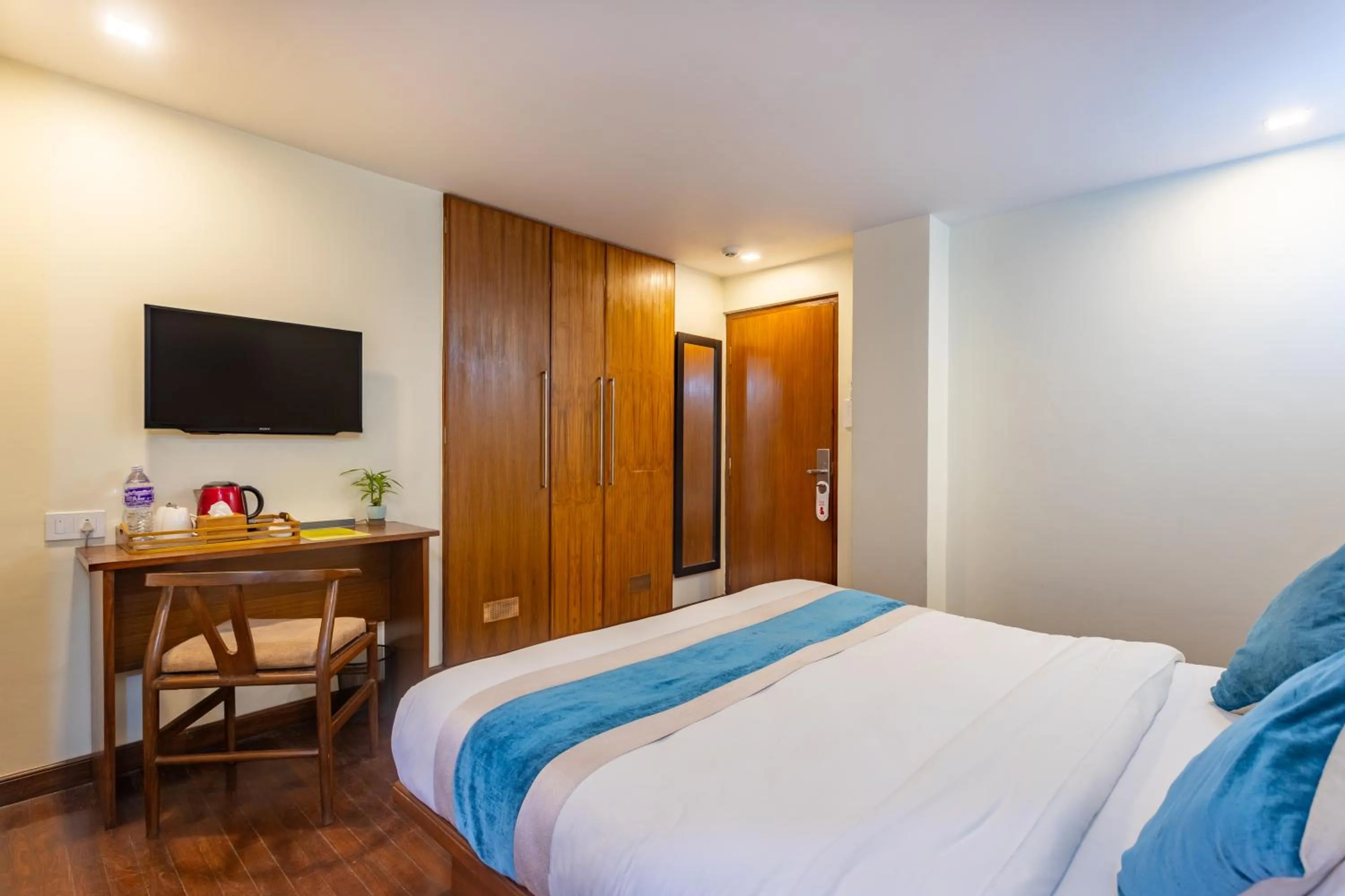 Photo of the whole room, Bed in Timber House by Tara Group