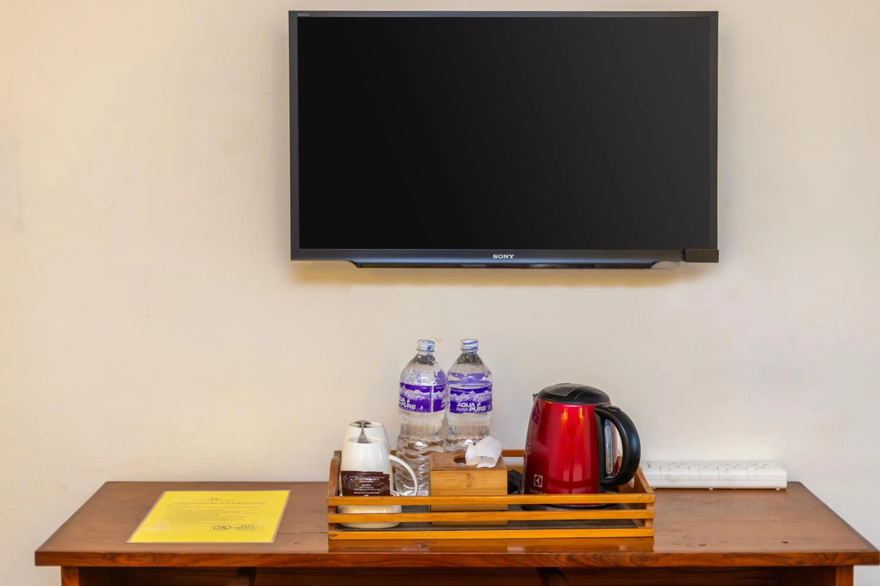 TV and multimedia in Timber House by Tara Group