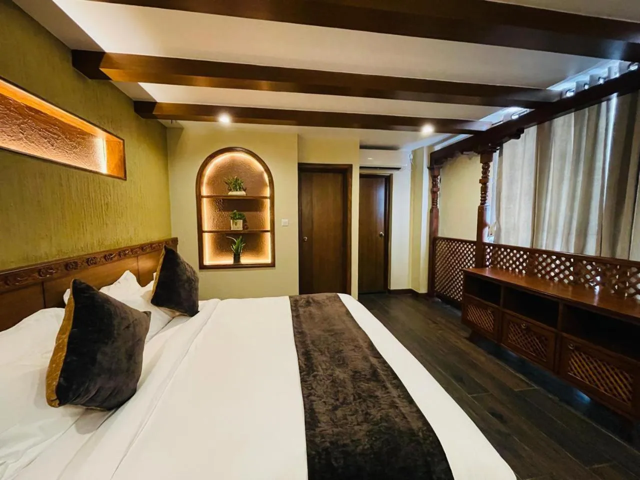 Photo of the whole room, Bed in Timber House by Tara Group