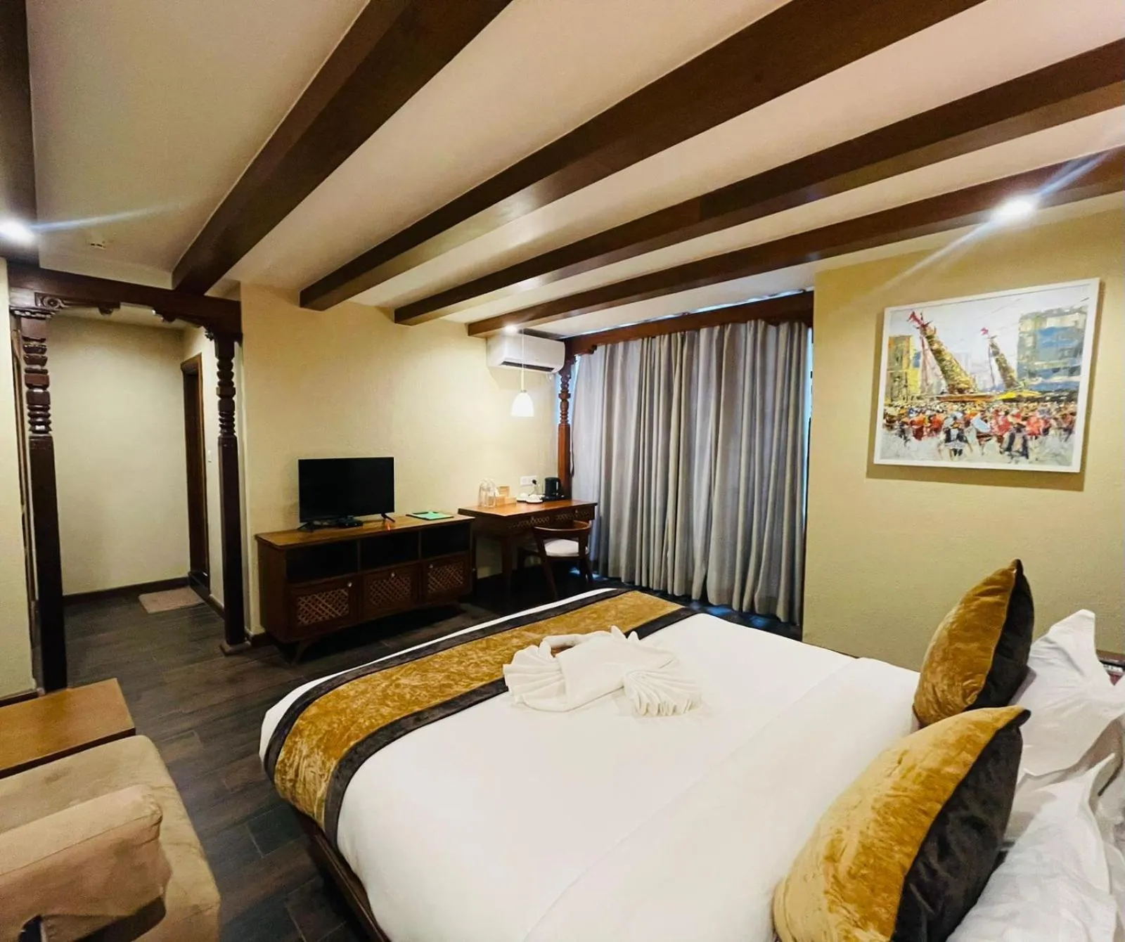 Photo of the whole room, Bed in Timber House by Tara Group