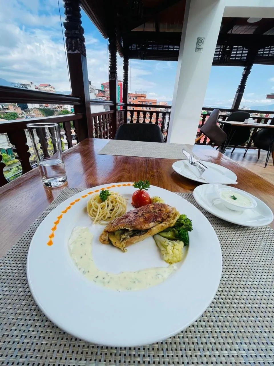 Balcony/Terrace in Timber House by Tara Group