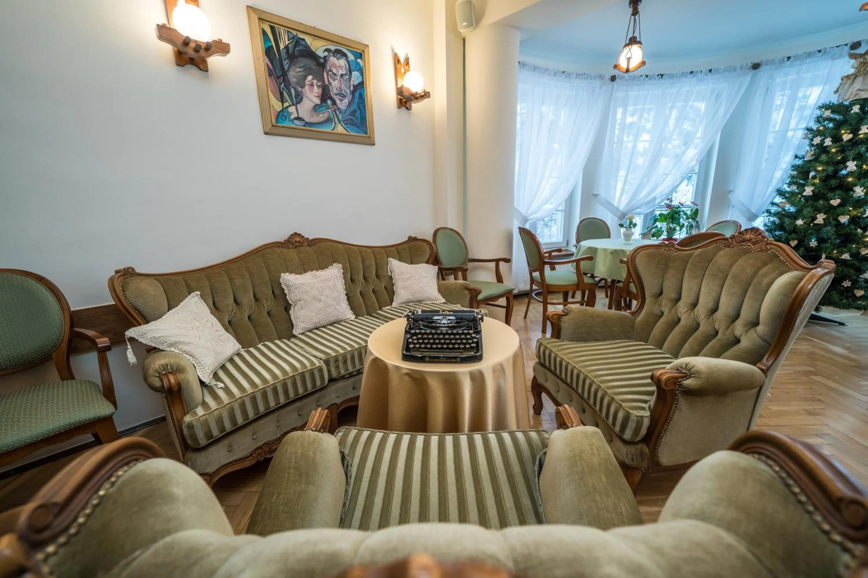 Communal lounge/ TV room in Astoria - Willa Literatów