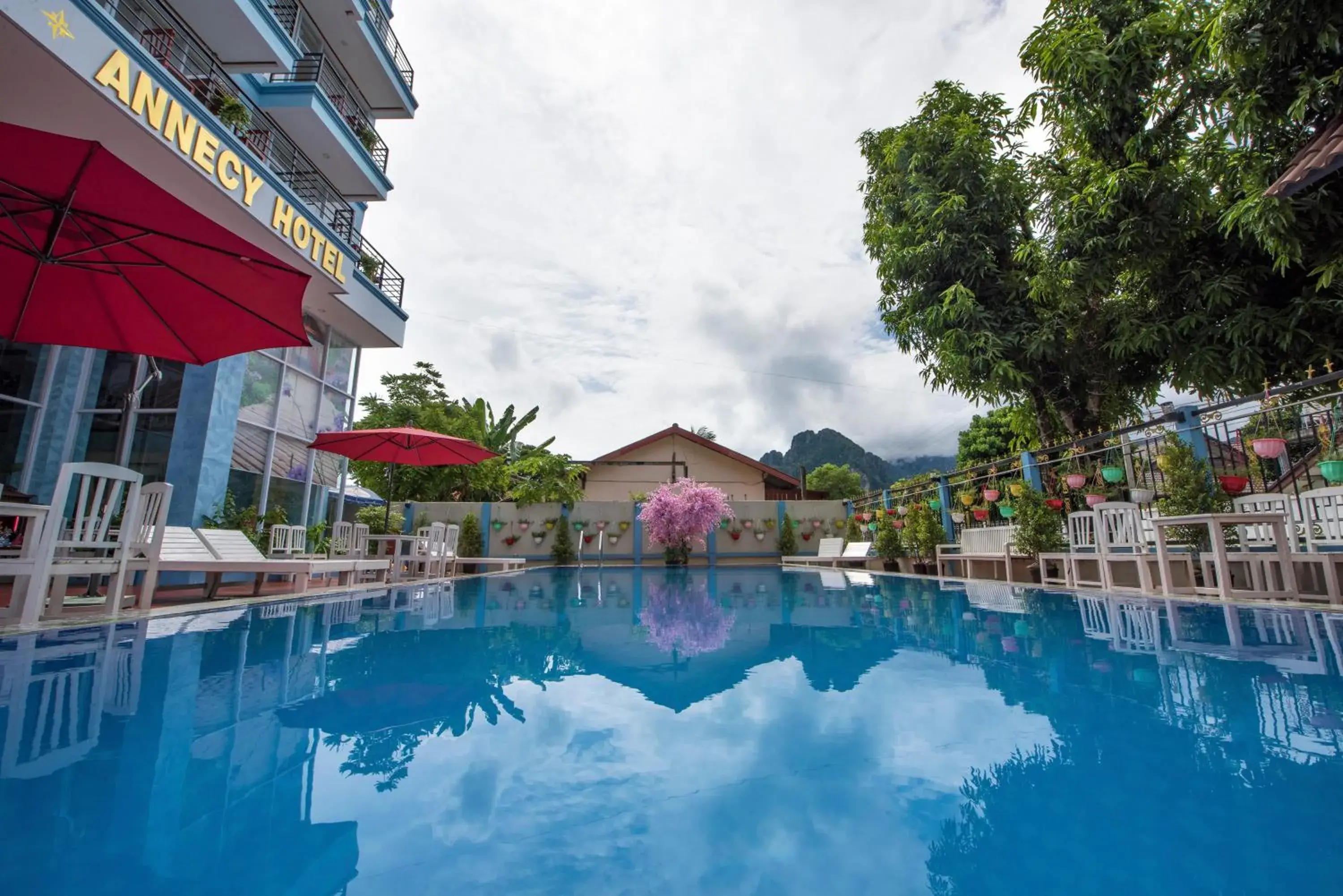 Swimming pool in Annecy Hotel Swimming pool in Annecy Hotel
