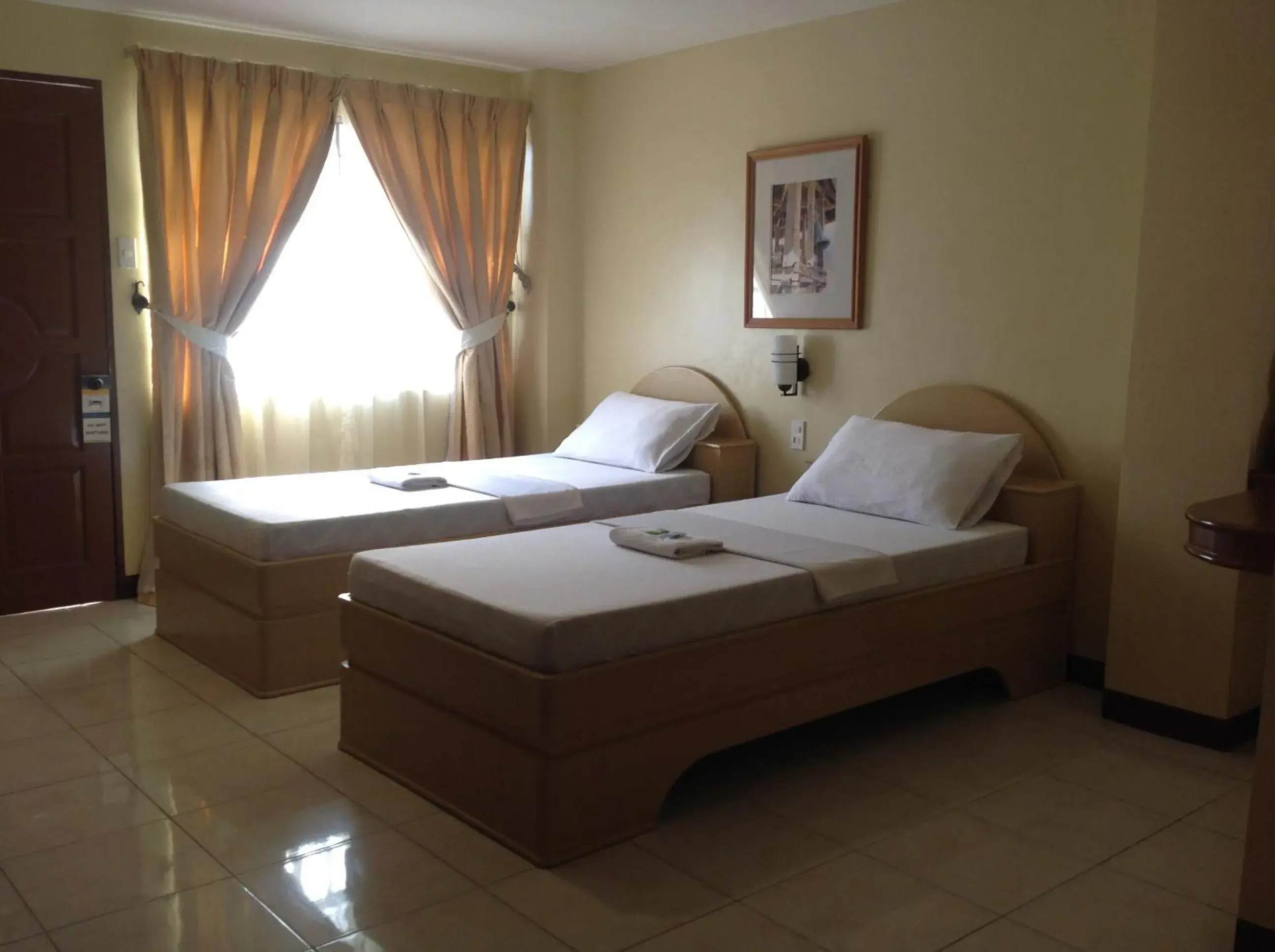 Deluxe Double Room (2 Adults + 1 Child) in Danel Pensionne House Deluxe Double Room (2 Adults + 1 Child) in Danel Pensionne House