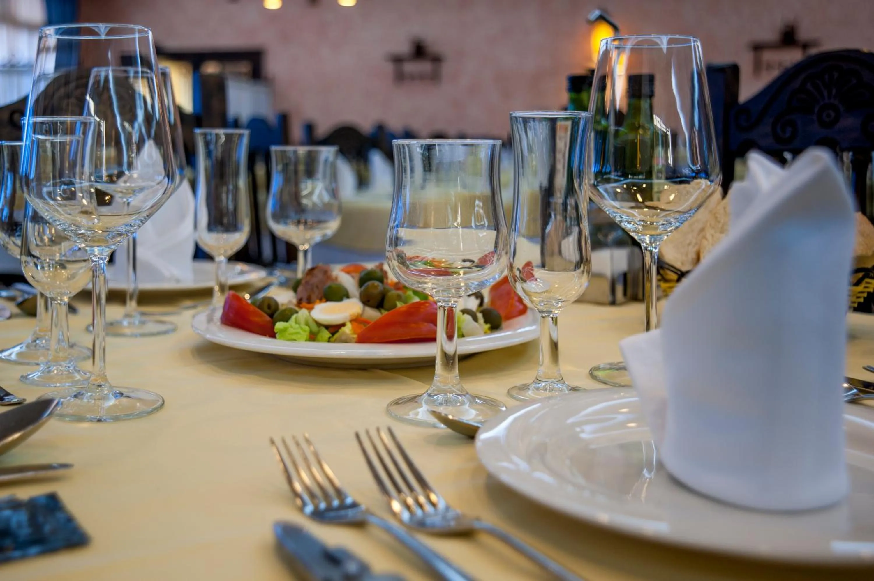 Restaurant/places to eat in Hotel Moya