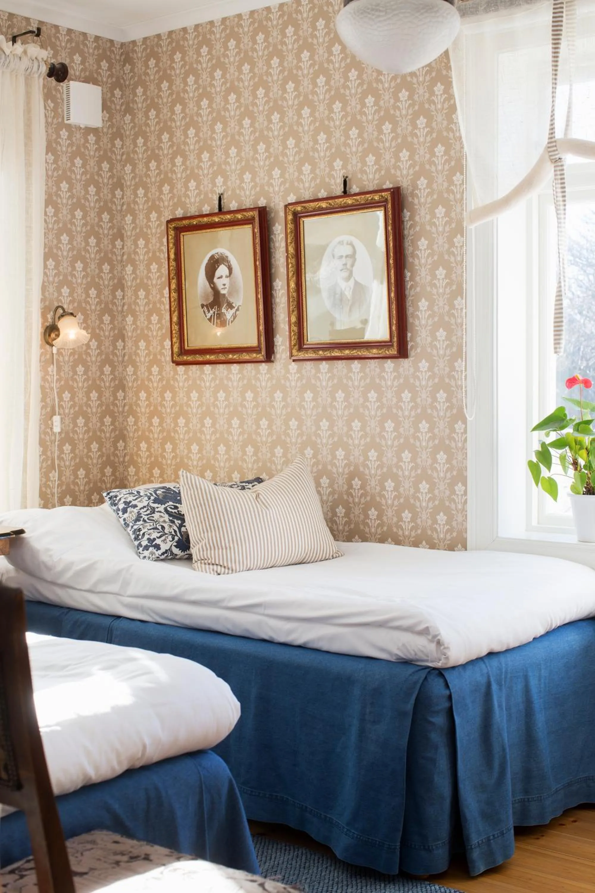 Bed in Strandflickornas Havshotell Lysekil