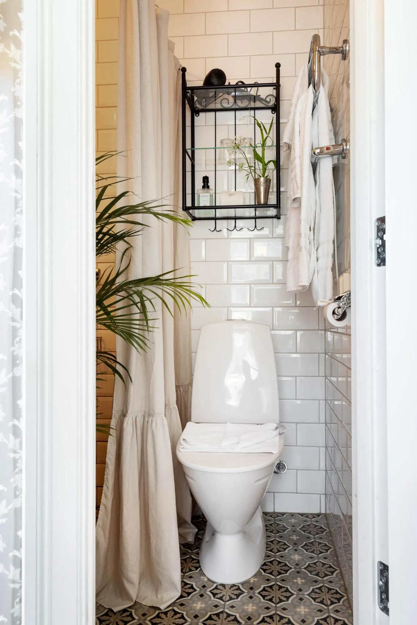 Bathroom in Strandflickornas Havshotell Lysekil