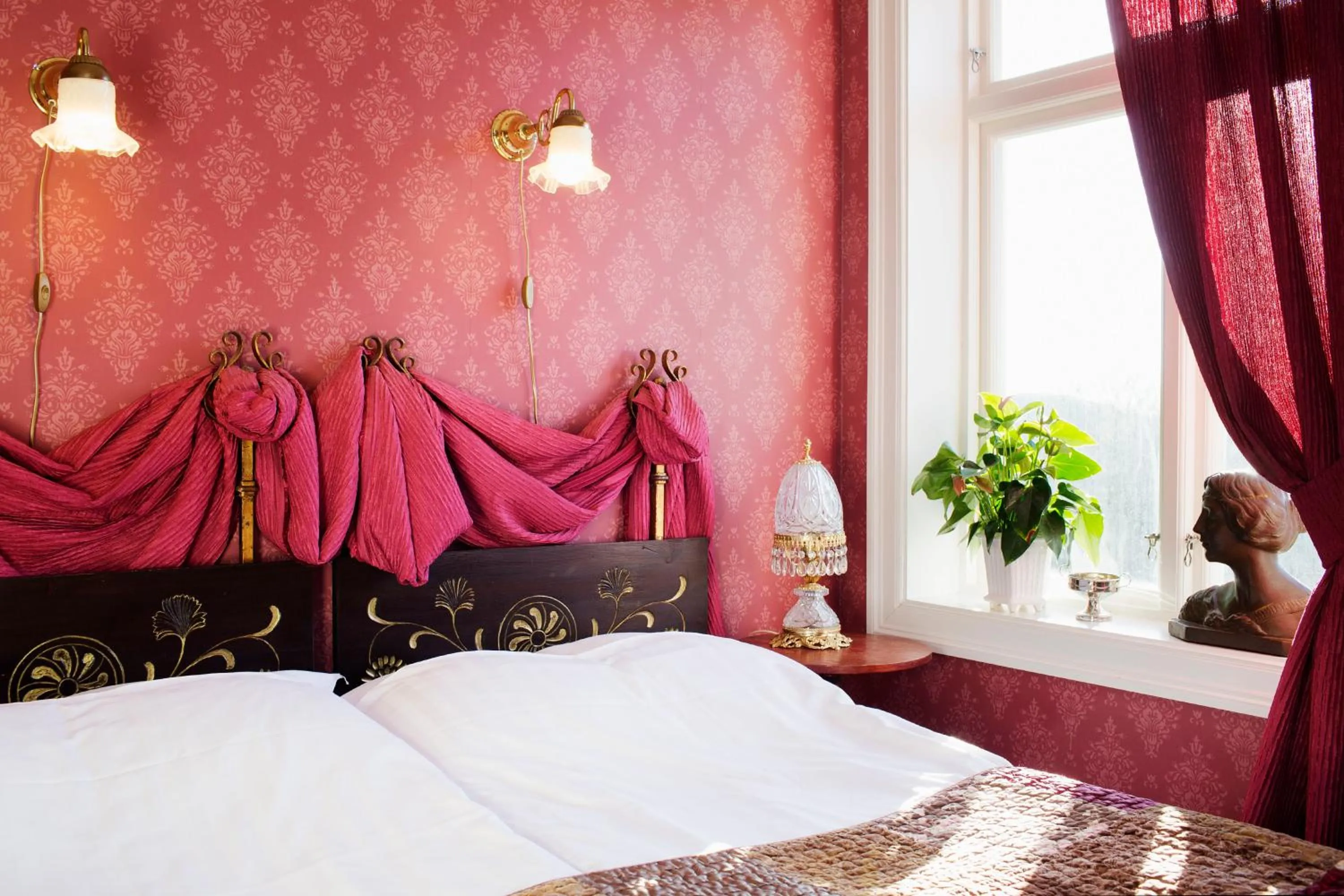 Bed in Strandflickornas Havshotell Lysekil