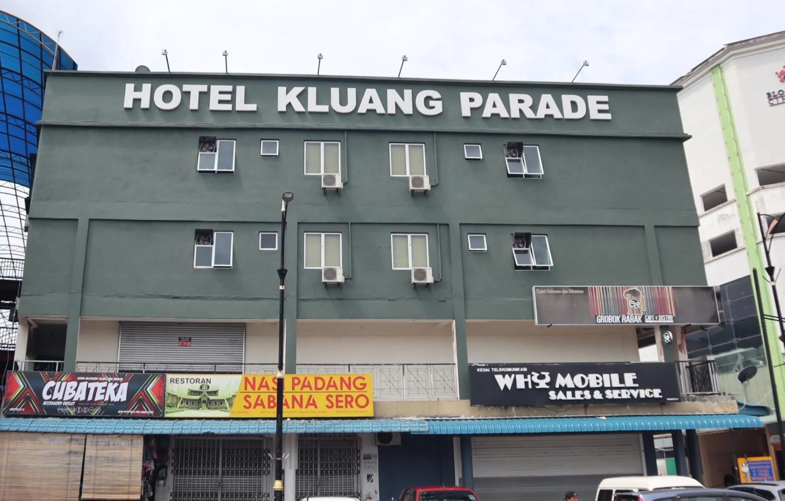 Room V at Kluang Parade Near Bus Stop Kluang