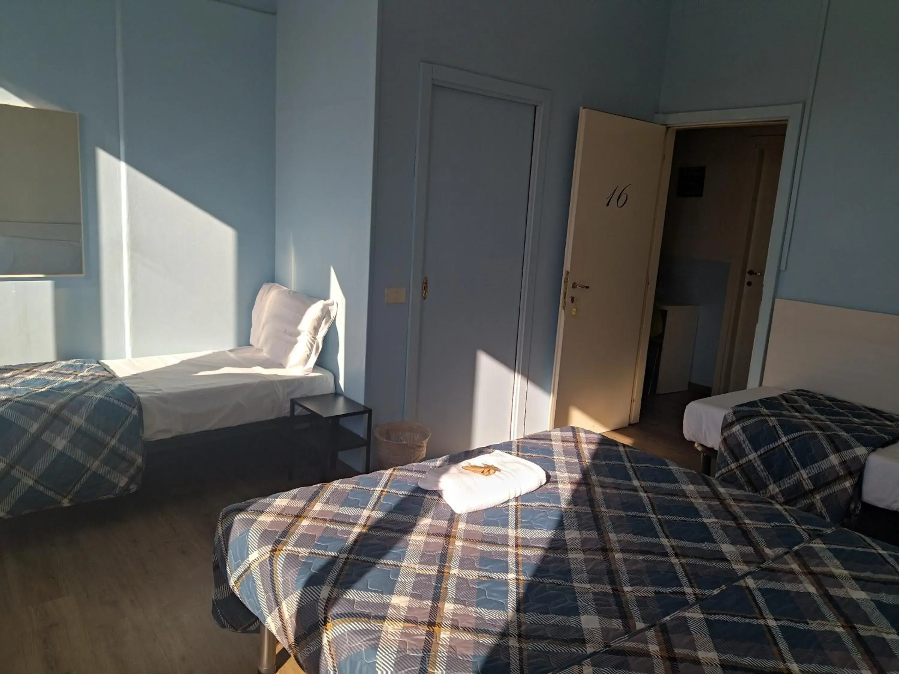 Triple Room with Bathroom in Hotel Kennedy Triple Room with Bathroom in Hotel Kennedy