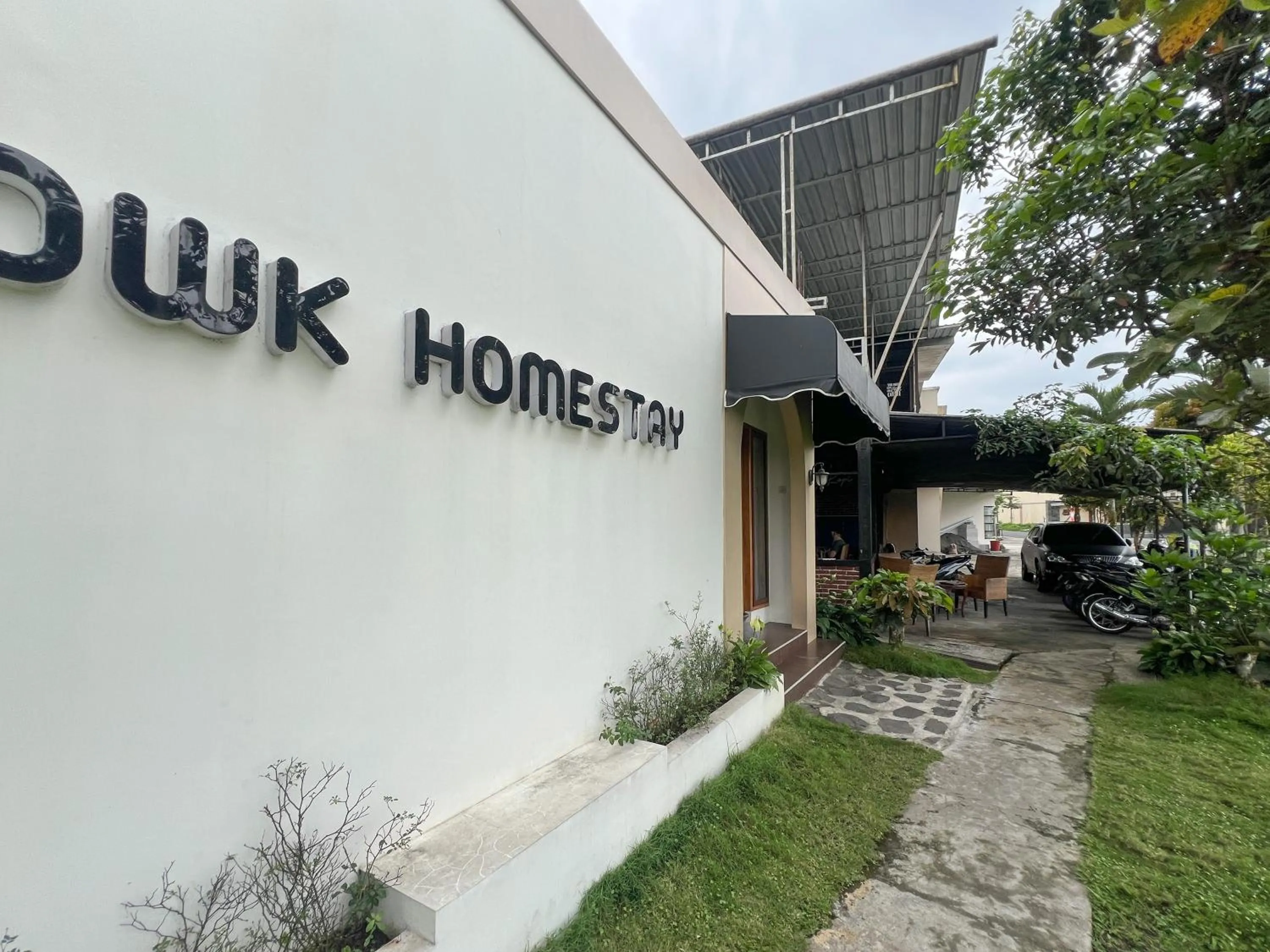 Facade/entrance in OWK Homestay Syariah Mitra RedDoorz Wonosobo