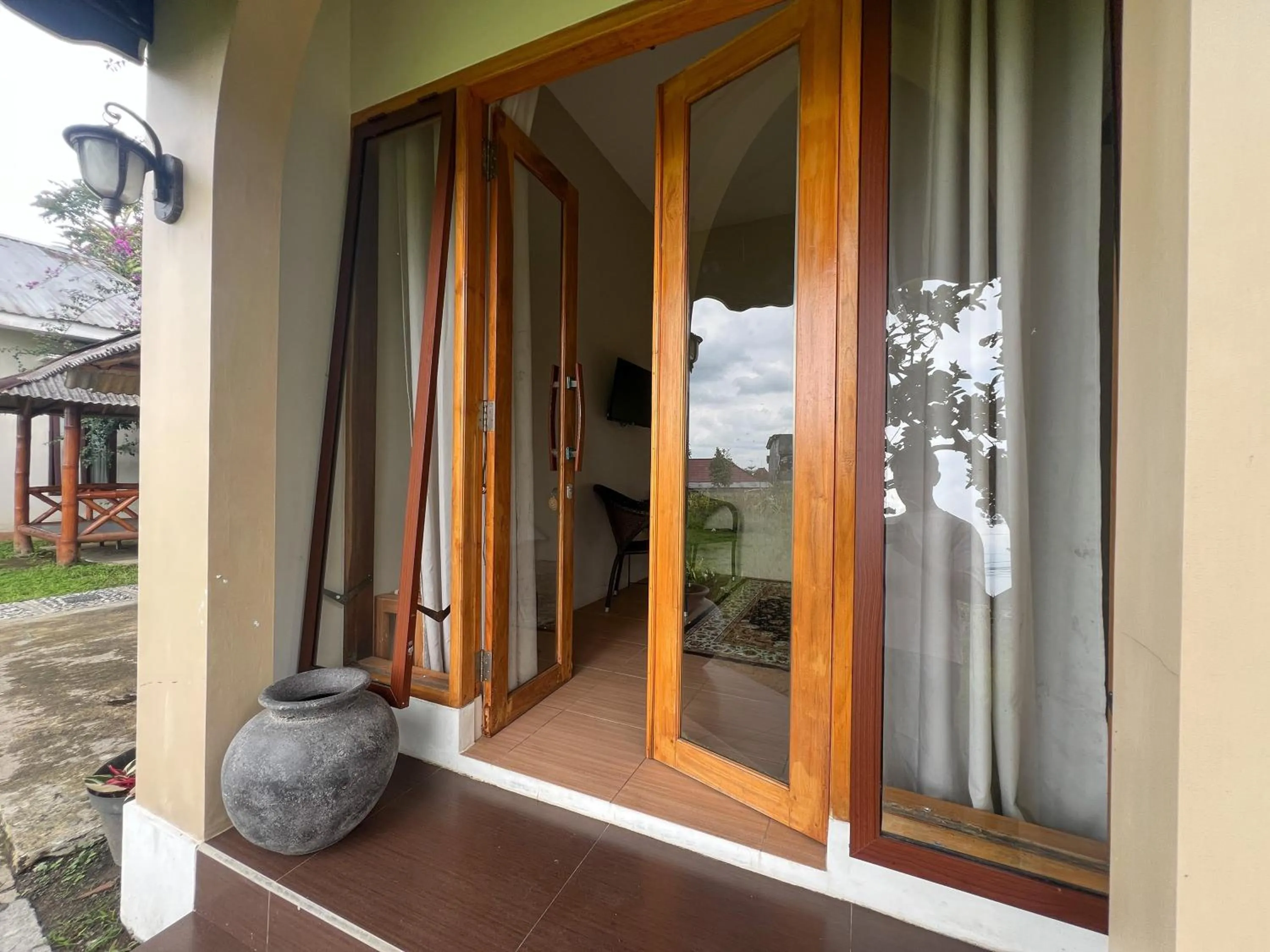 Facade/entrance in OWK Homestay Syariah Mitra RedDoorz Wonosobo