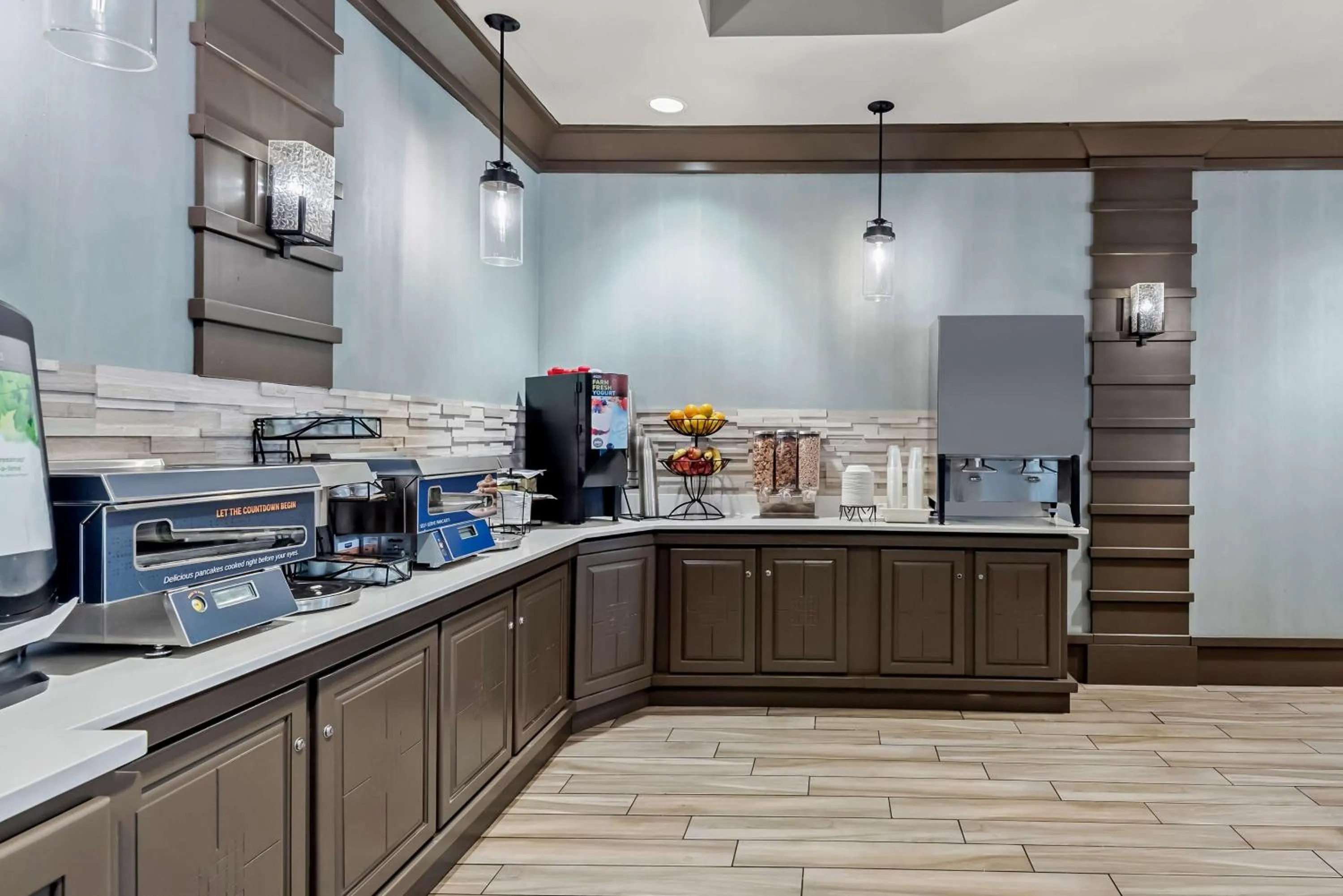 Breakfast in Best Western Seaway Inn