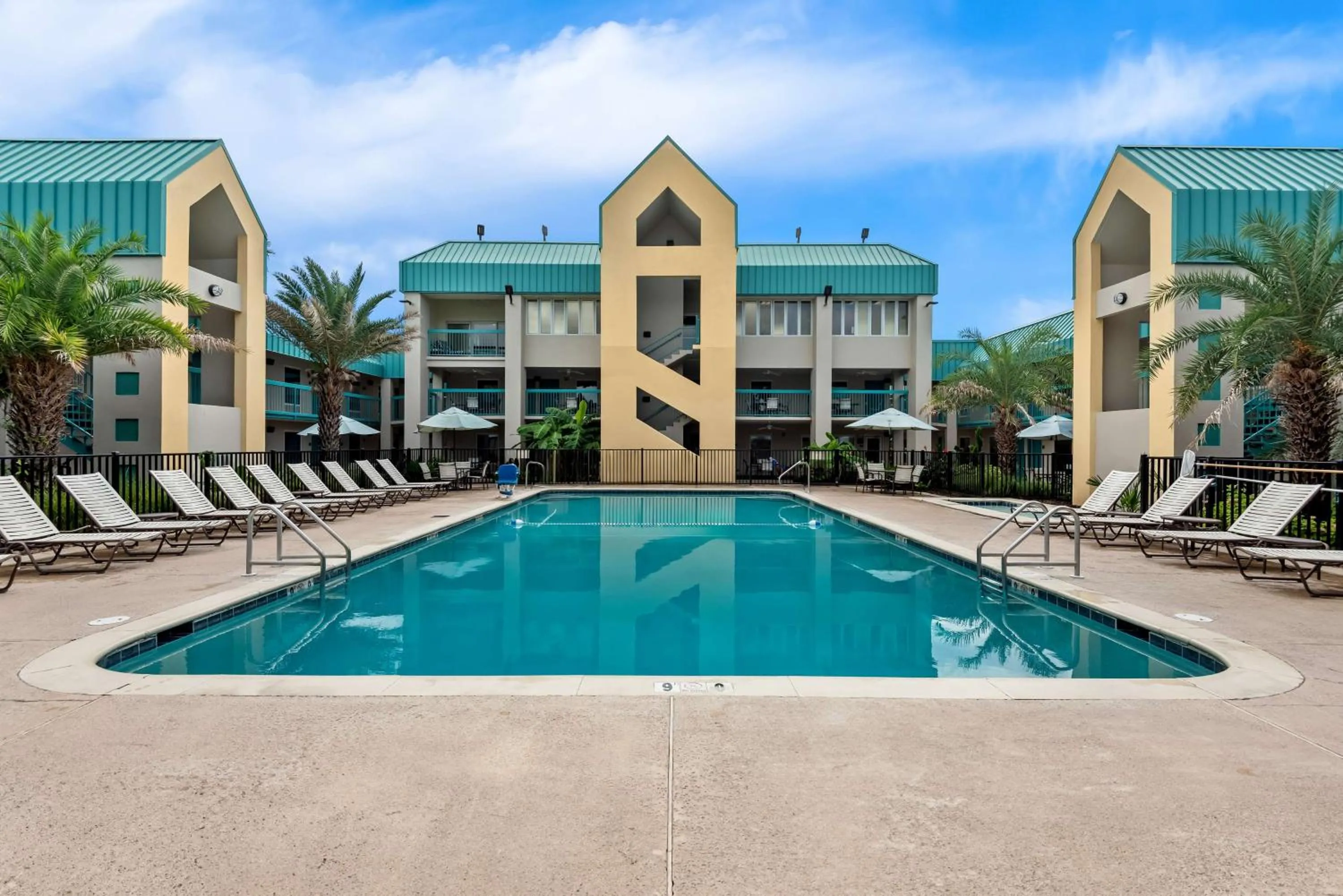 Pool view in Best Western Seaway Inn