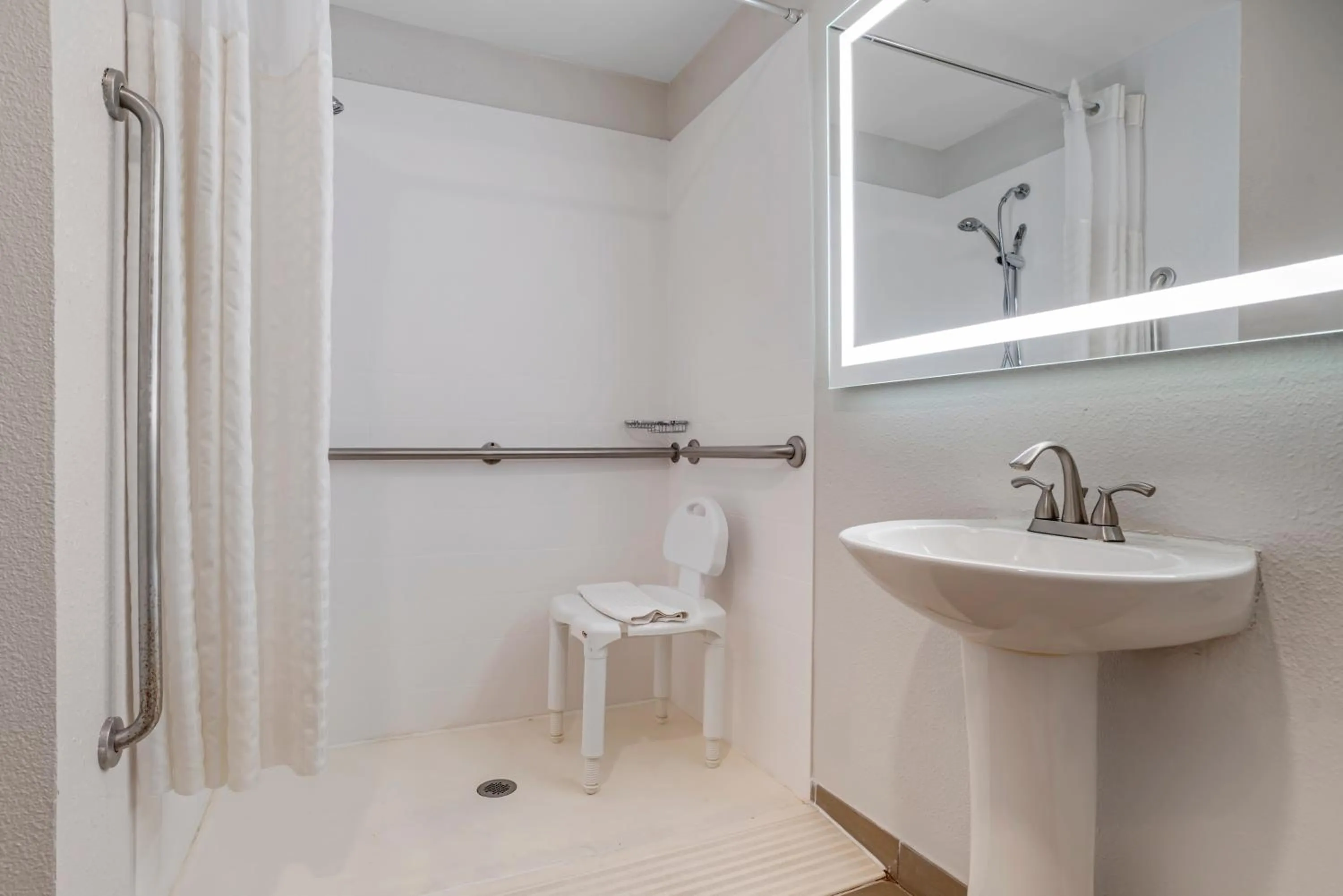 Shower in Comfort Suites Hattiesburg near University