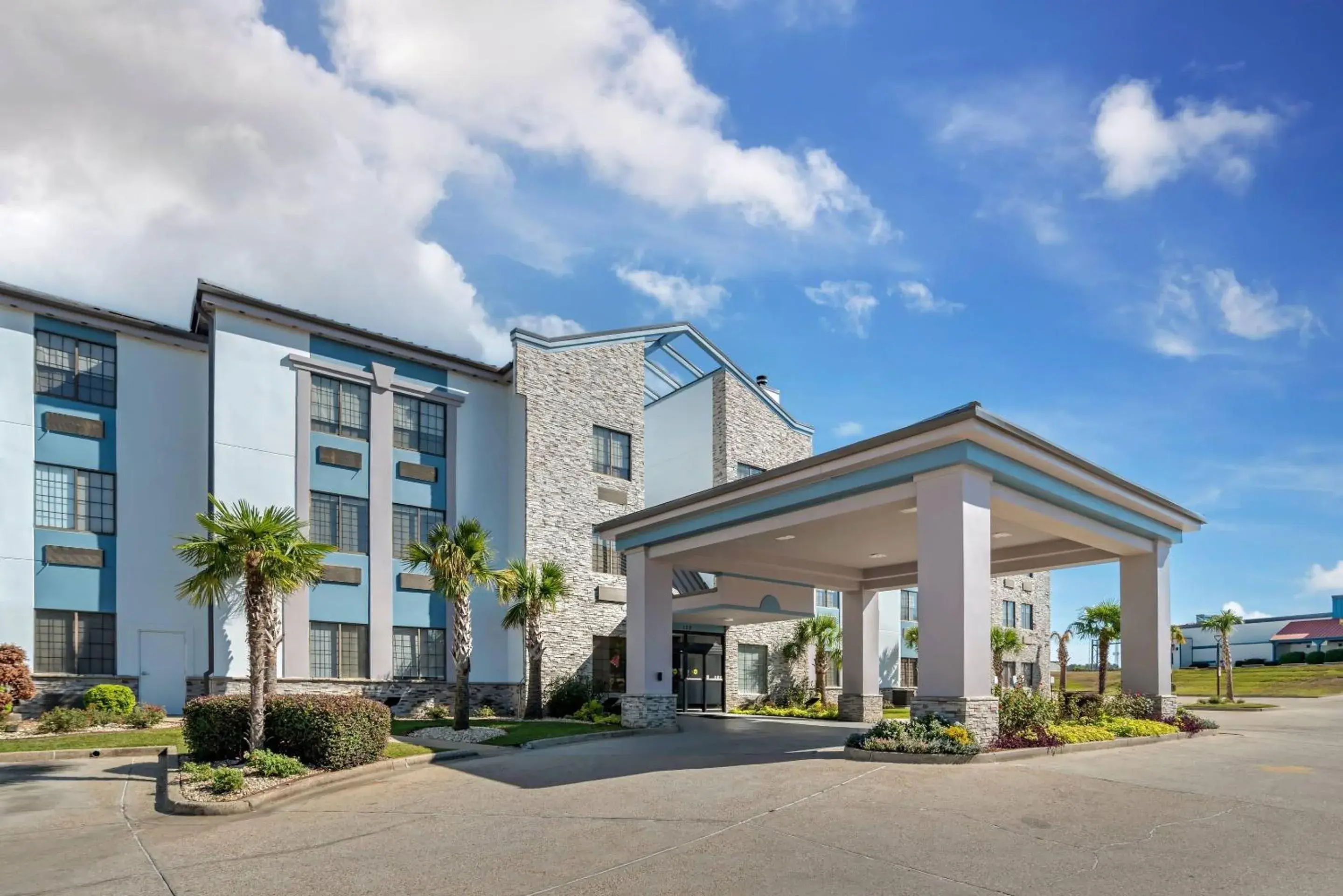 Property building in Comfort Suites Hattiesburg near University Property building in Comfort Suites Hattiesburg near University