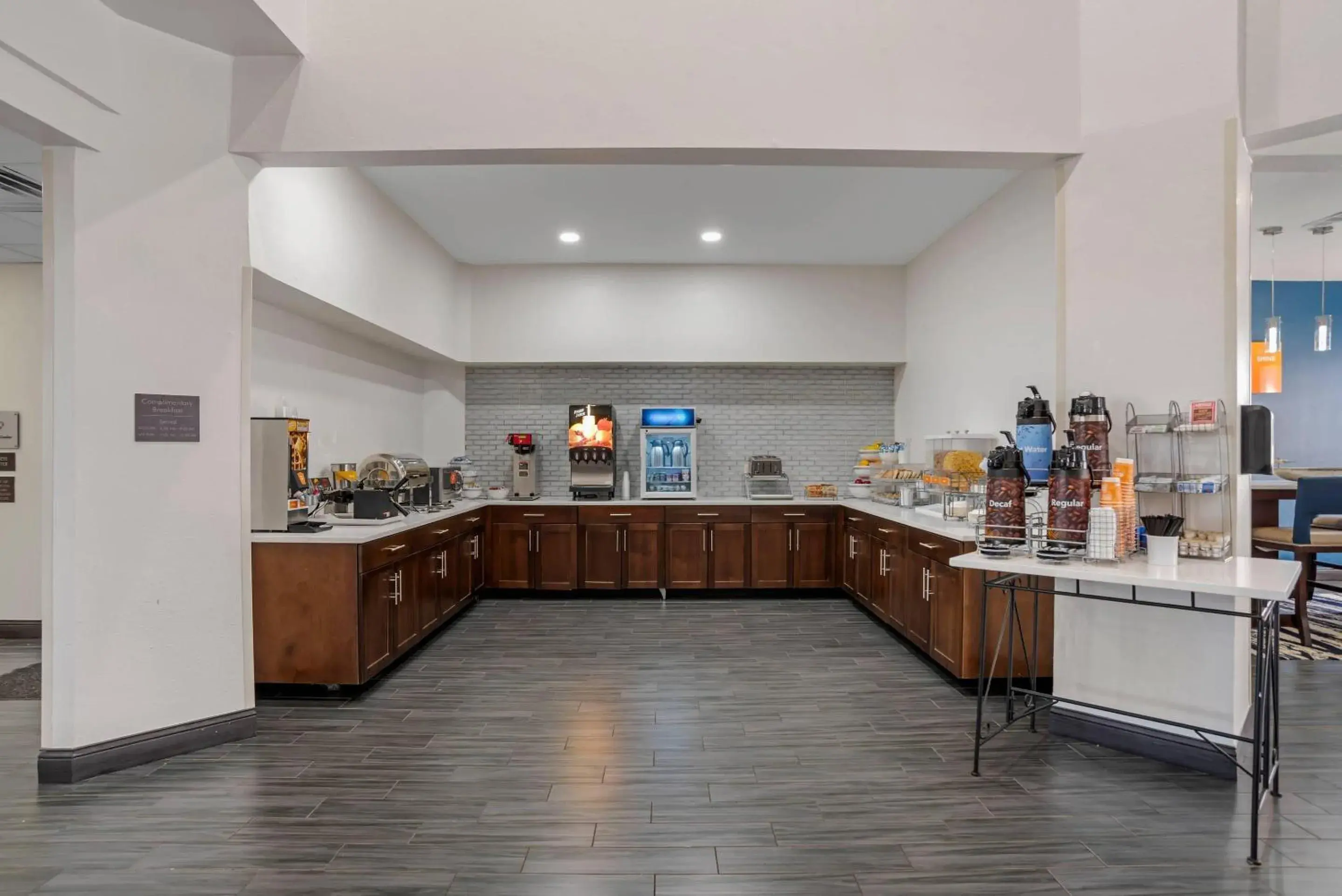 Breakfast in Comfort Suites Hattiesburg near University Breakfast in Comfort Suites Hattiesburg near University