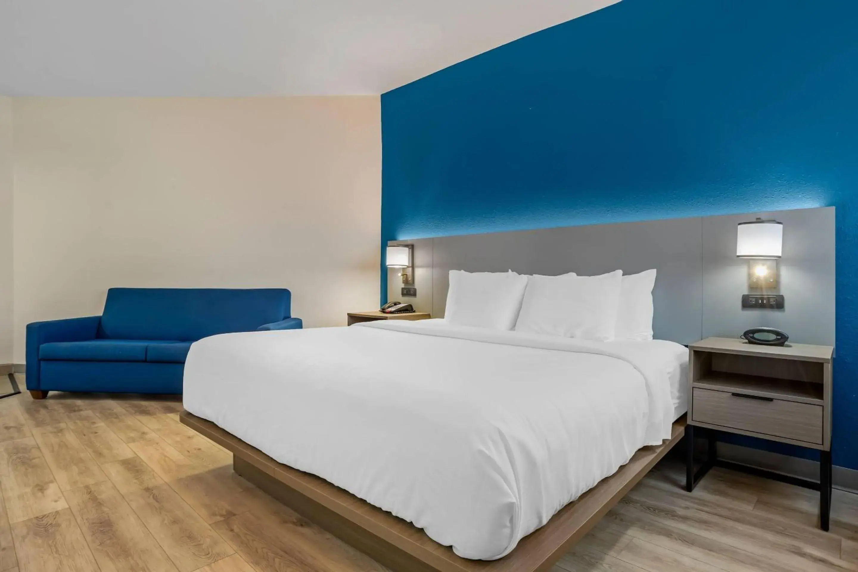 Superior King Suite with Whirlpool - Non-Smoking in Comfort Suites Hattiesburg near University Superior King Suite with Whirlpool - Non-Smoking in Comfort Suites Hattiesburg near University