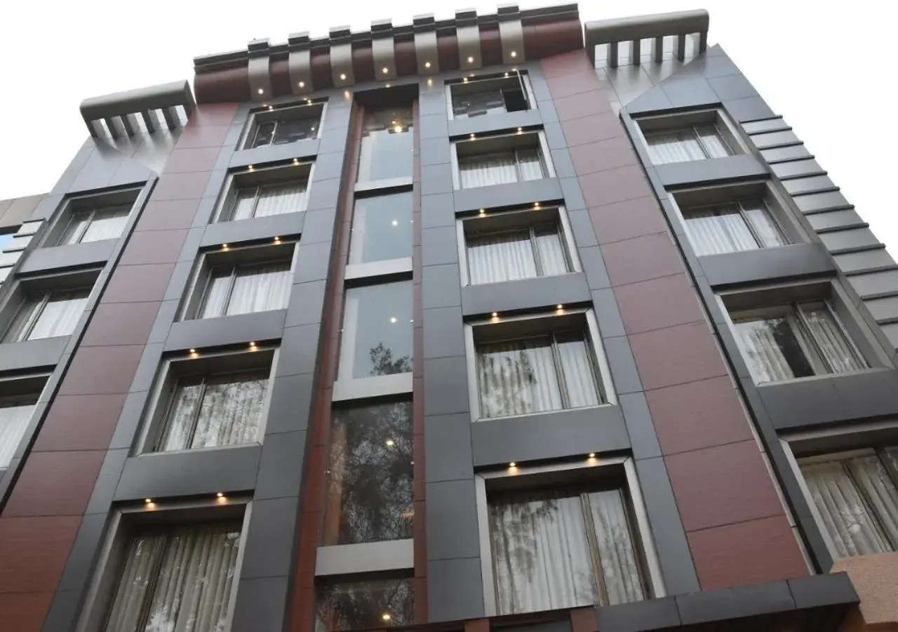Property Building in Hotel Meadows Property Building in Hotel Meadows