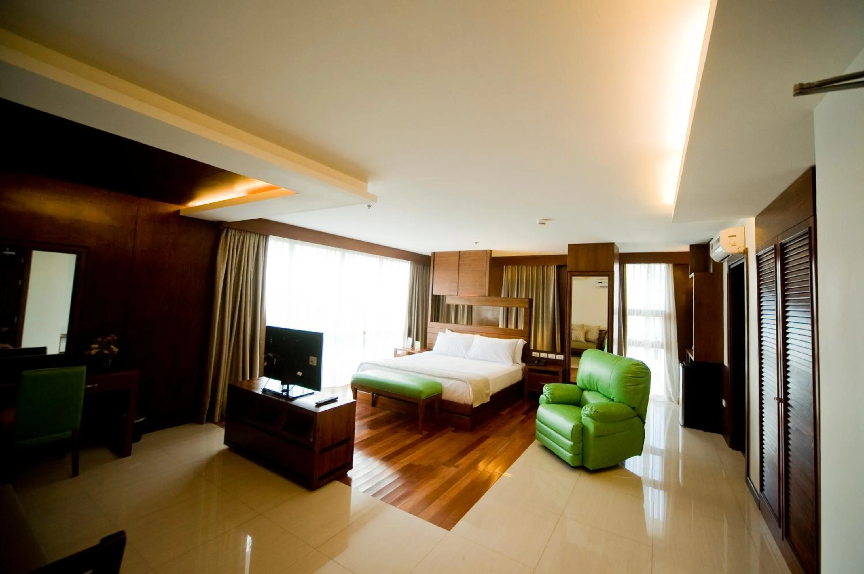 Photo of the whole room, Bed in Skinetics Wellness Center Boutique Hotel