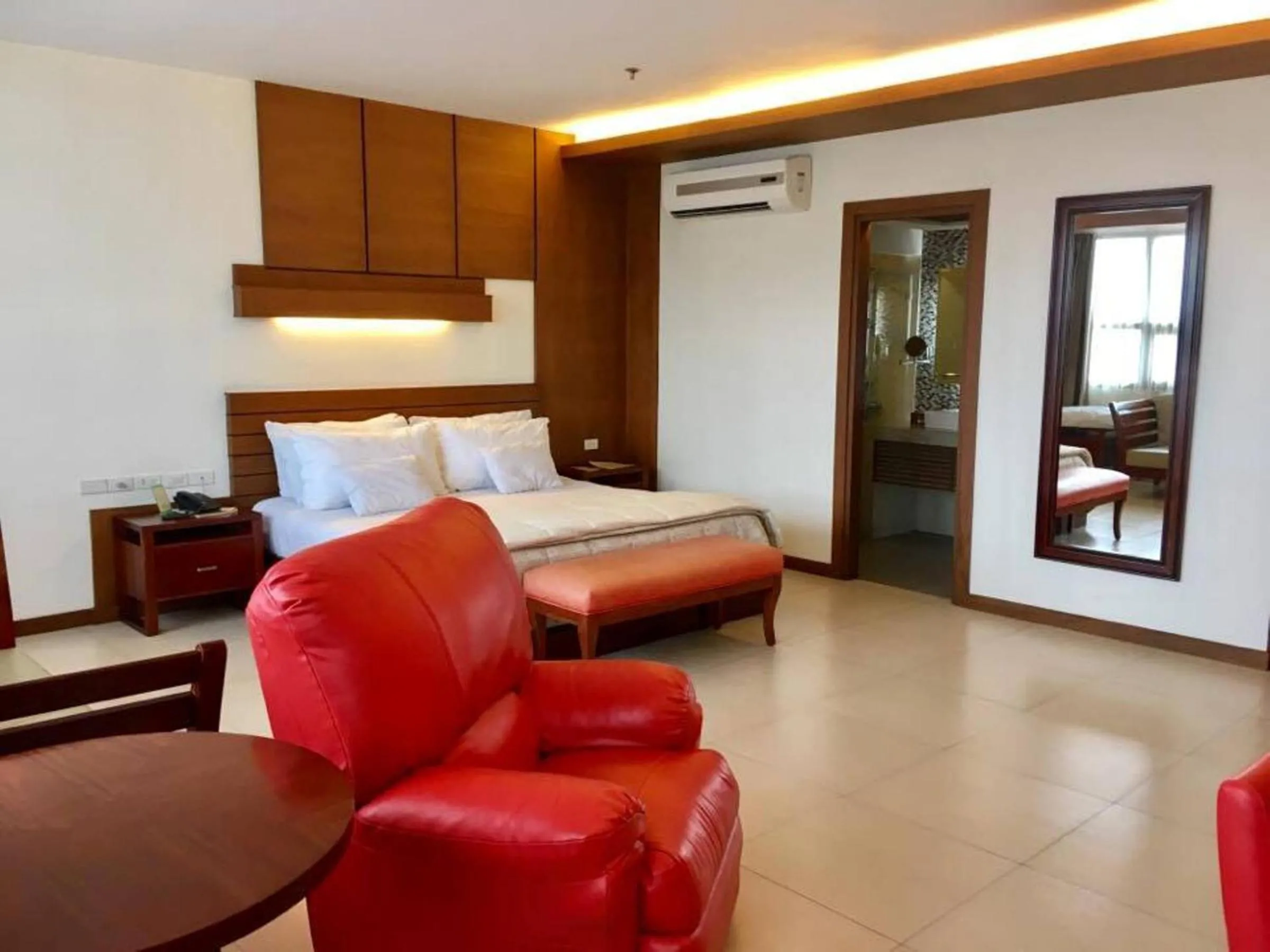 Bed in Skinetics Wellness Center Boutique Hotel
