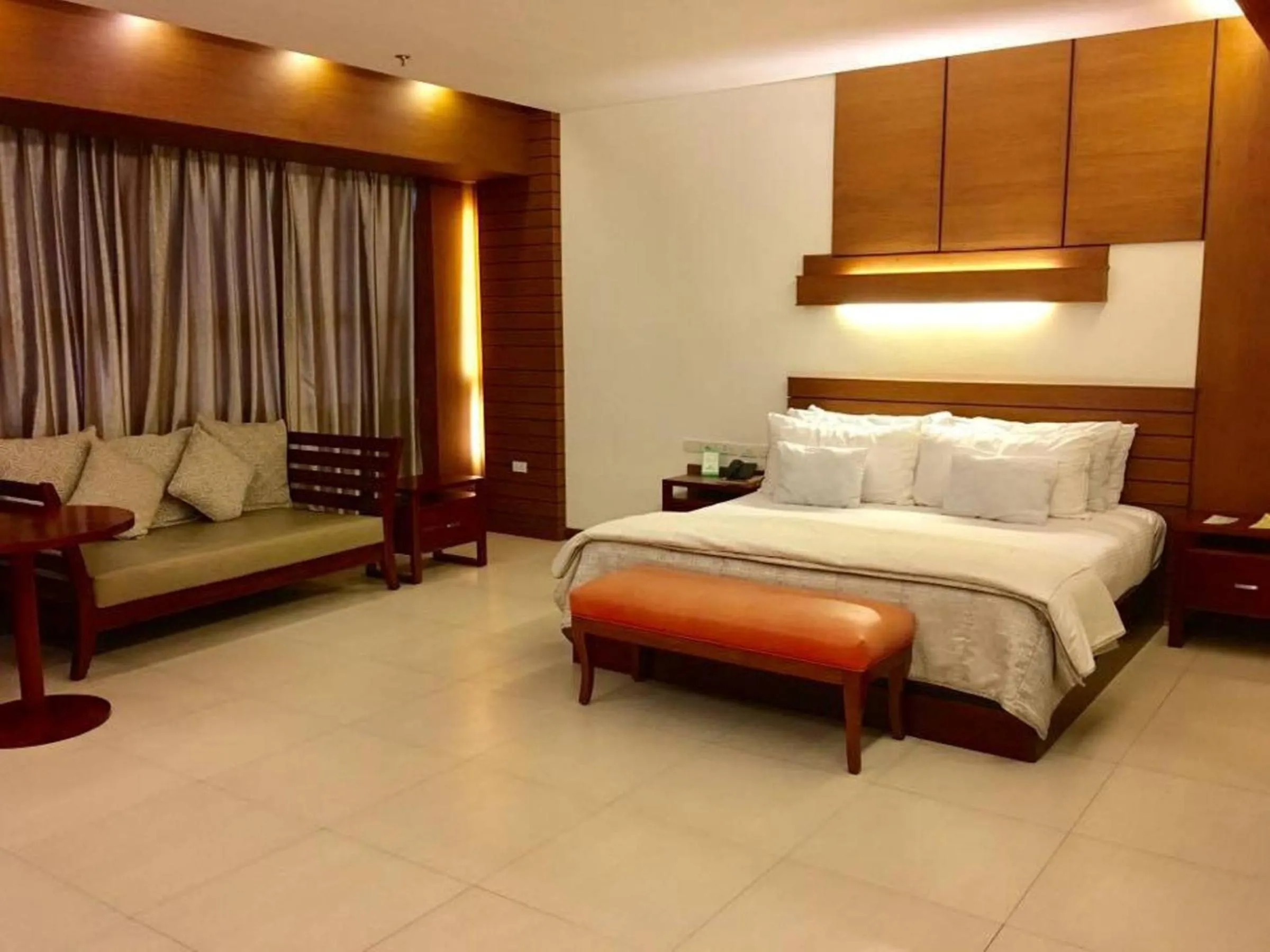 Photo of the whole room, Bed in Skinetics Wellness Center Boutique Hotel