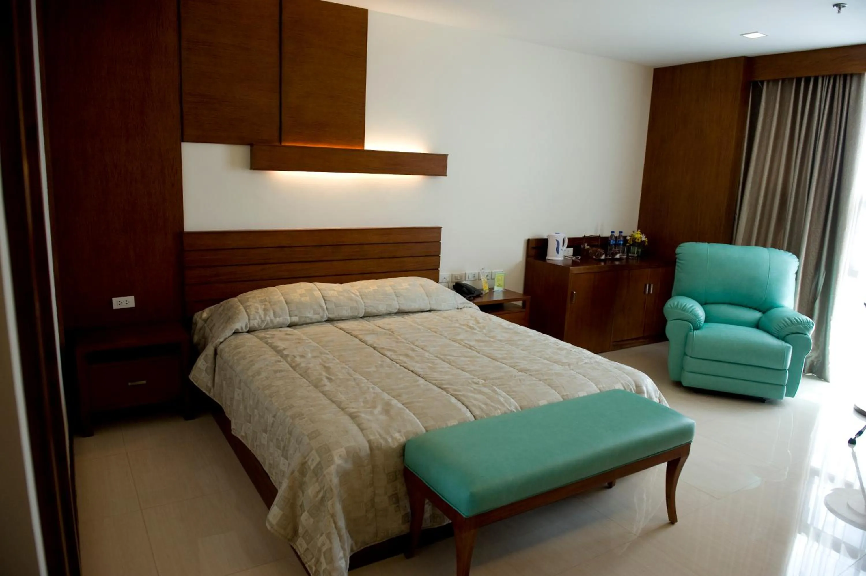 Bed in Skinetics Wellness Center Boutique Hotel