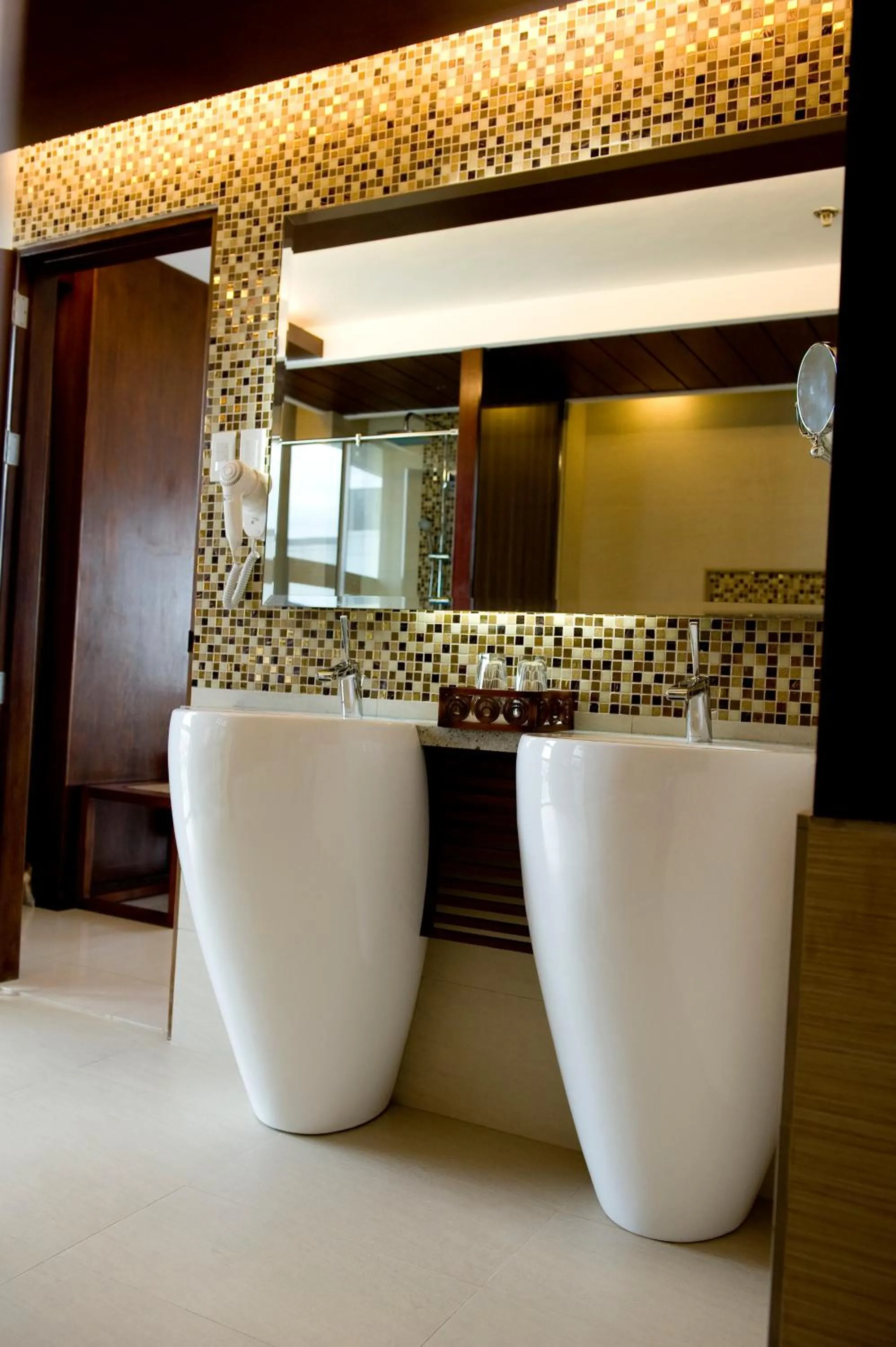Bathroom in Skinetics Wellness Center Boutique Hotel