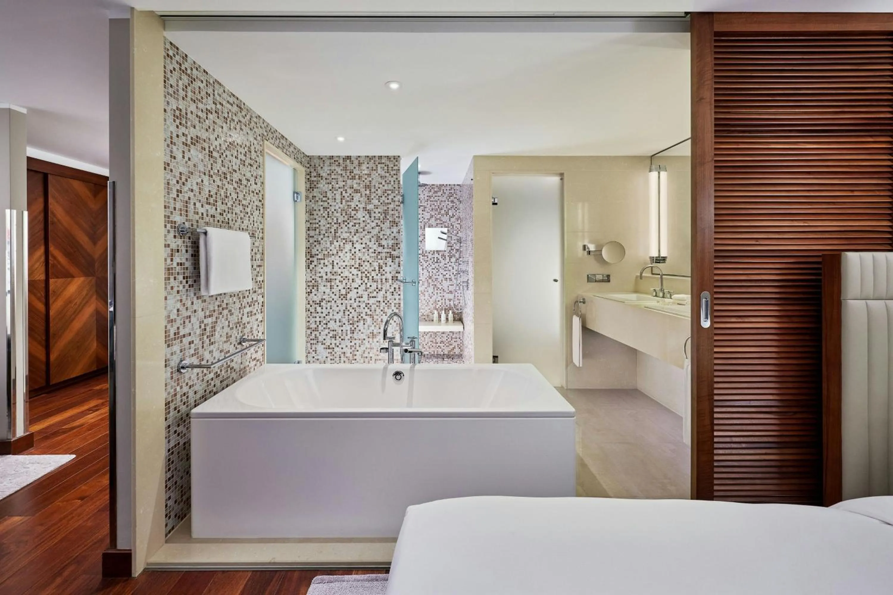 Bathroom, Bed in JW Marriott Hotel Frankfurt