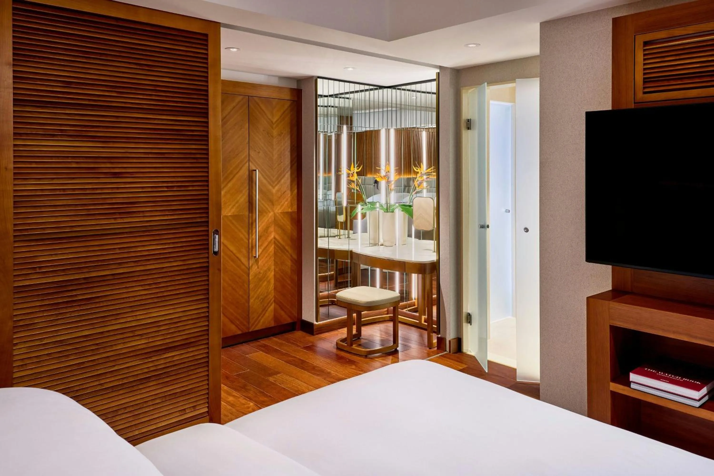 Photo of the whole room, Bed in JW Marriott Hotel Frankfurt